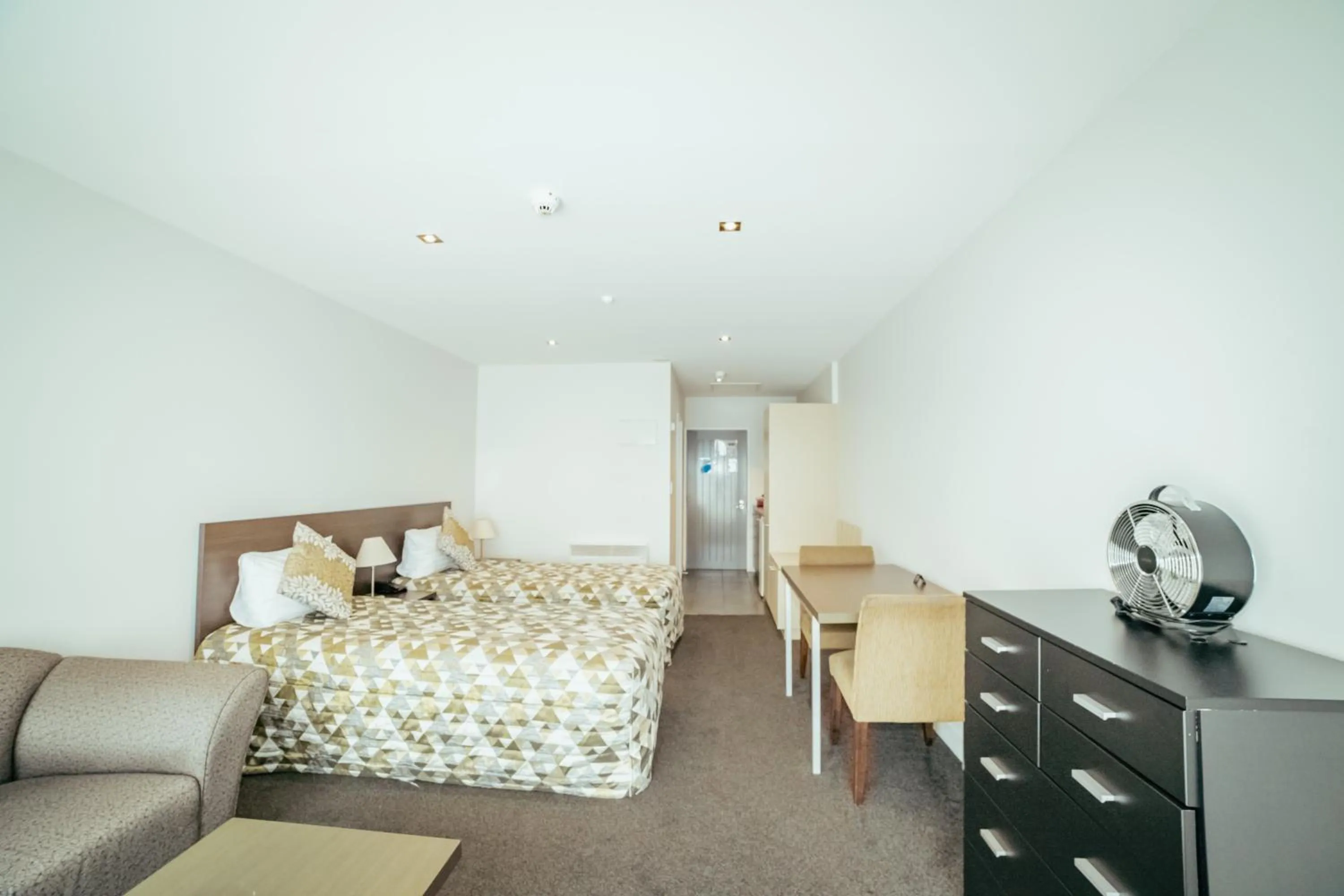 Photo of the whole room, Bed in Airport Delta Motel