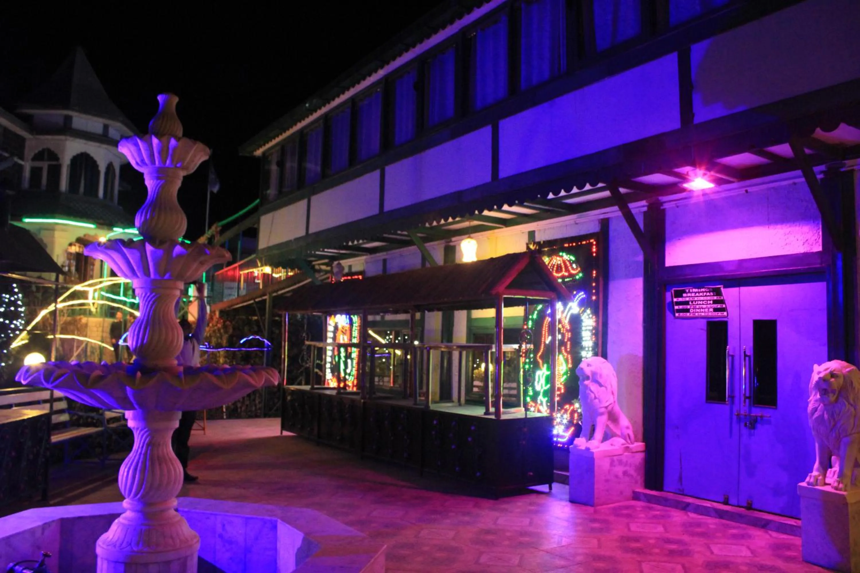 Night in Snow King Retreat - The Heaven