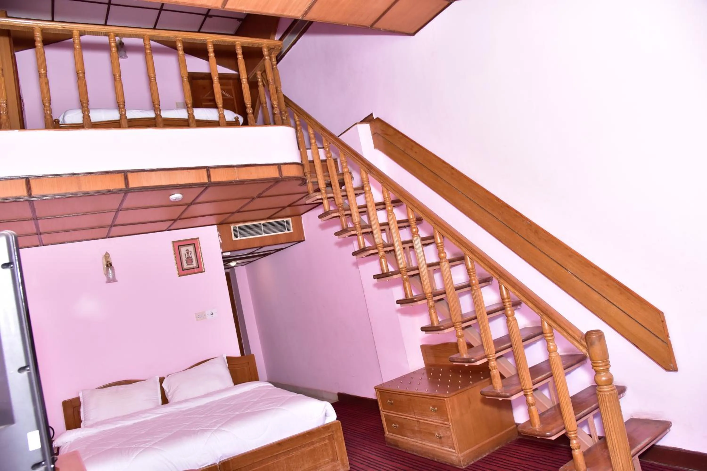 Photo of the whole room, Bed in Snow King Retreat - The Heaven