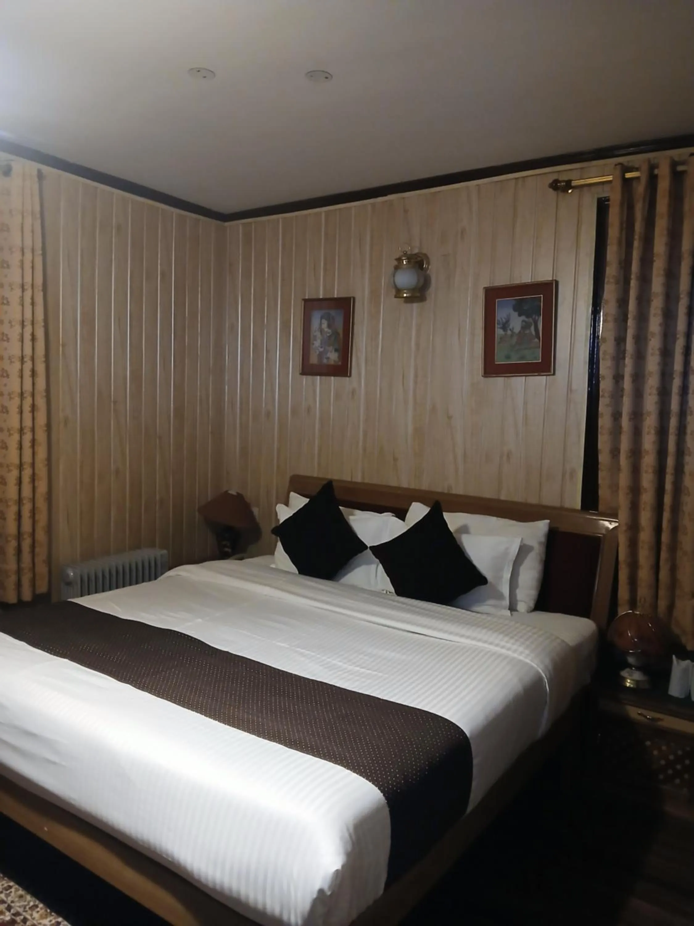 Bedroom, Bed in Snow King Retreat - The Heaven