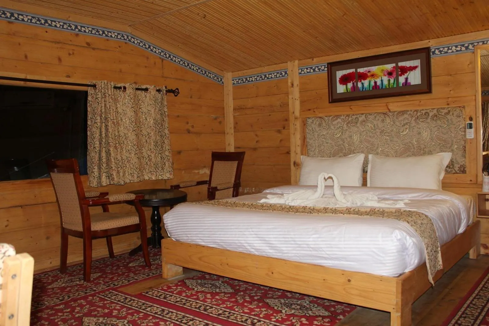 Bed in Snow King Retreat - The Heaven