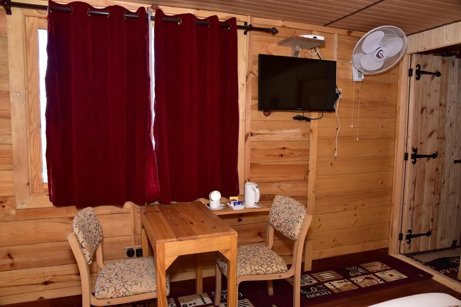 Dining area in Snow King Retreat - The Heaven