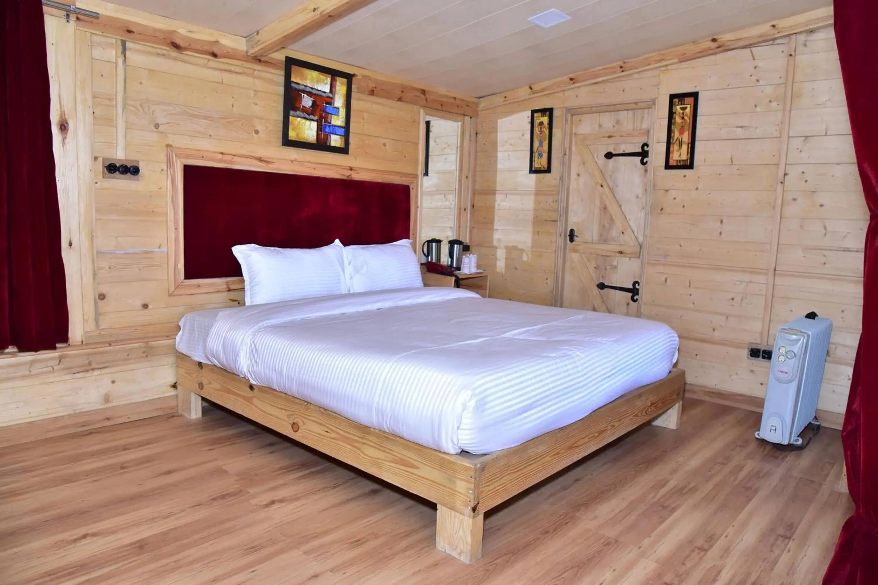 Superior King Room in Snow King Retreat - The Heaven Superior King Room in Snow King Retreat - The Heaven