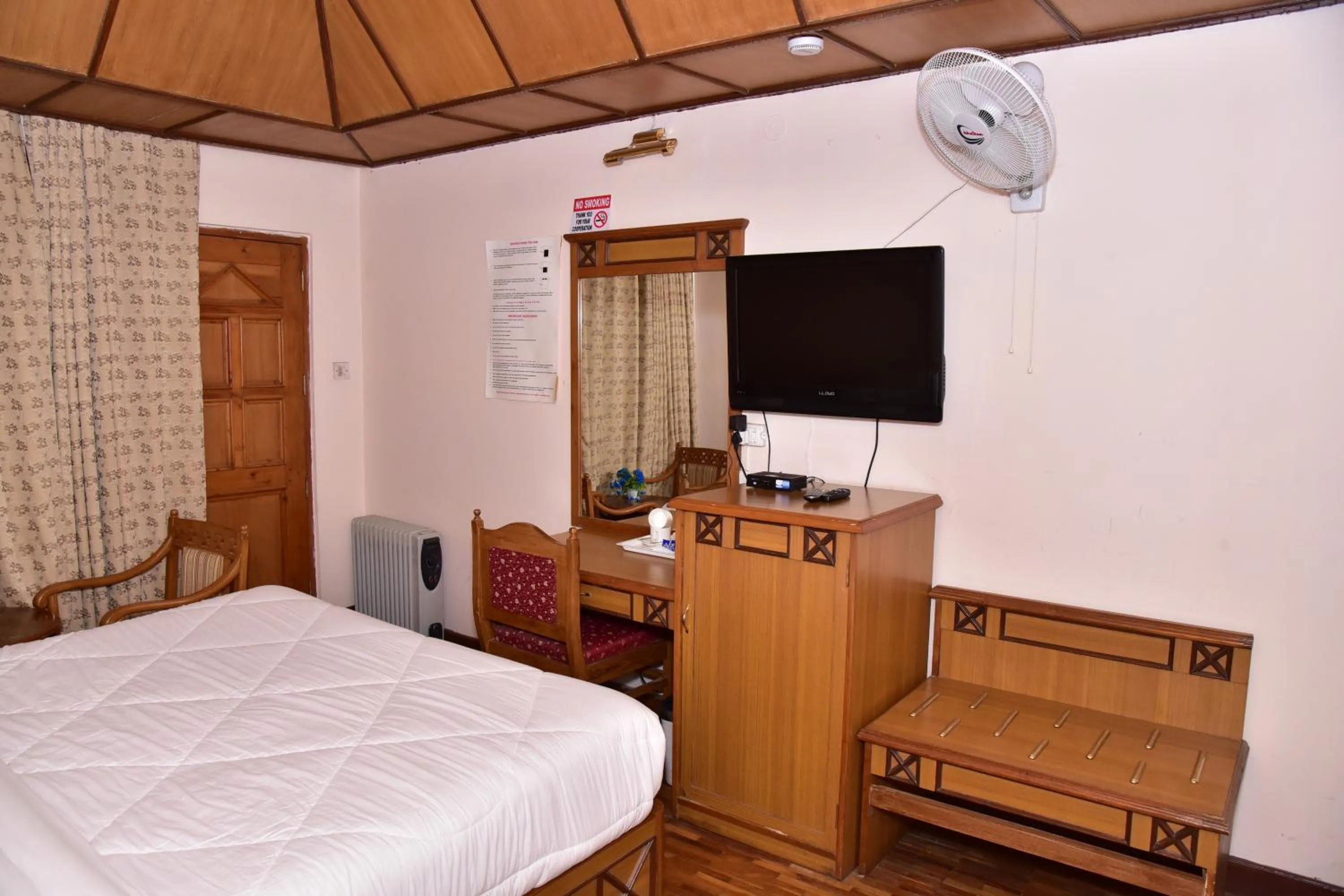 Communal lounge/ TV room, Bed in Snow King Retreat - The Heaven