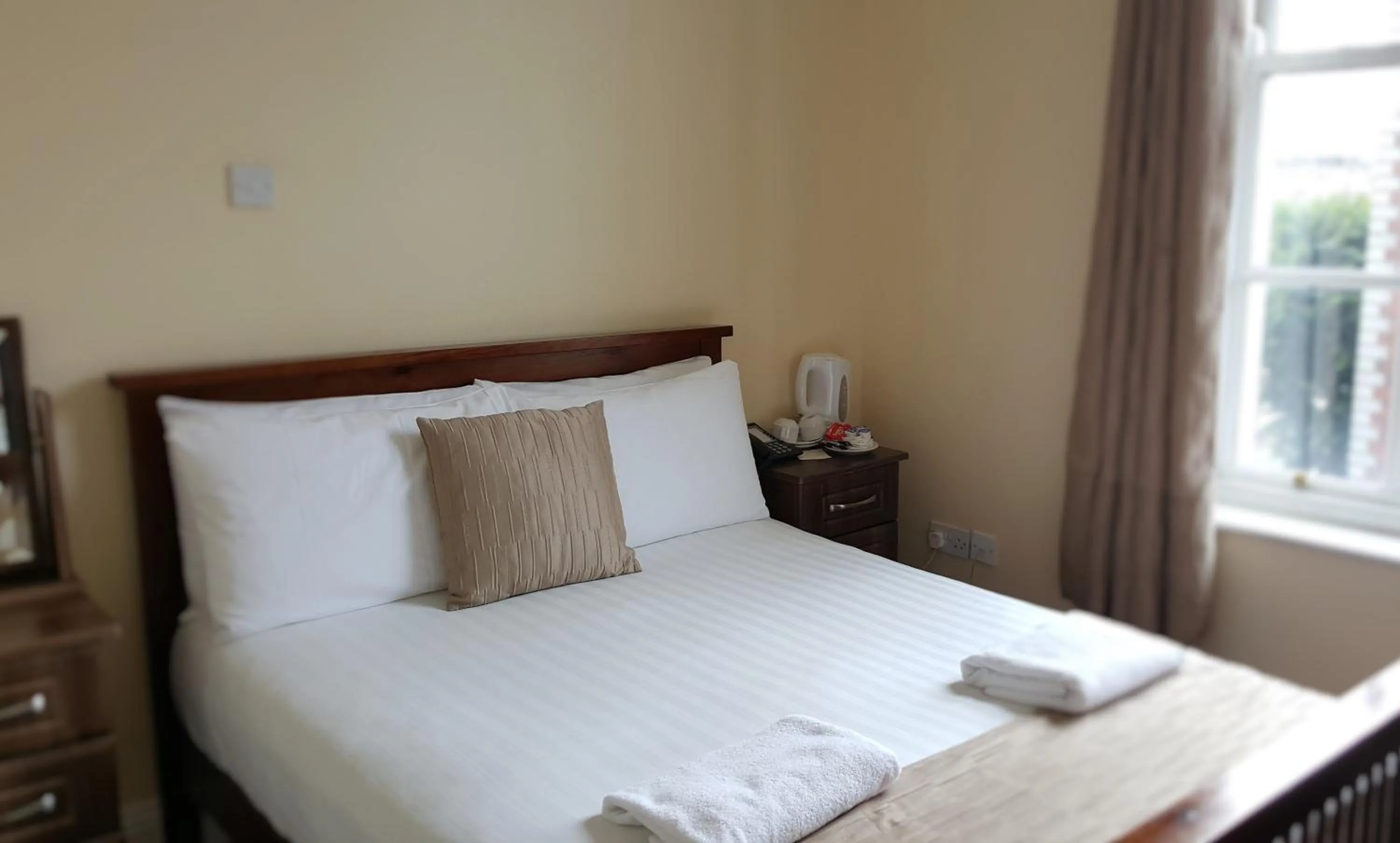 Bed in Hazelbrook House B&B