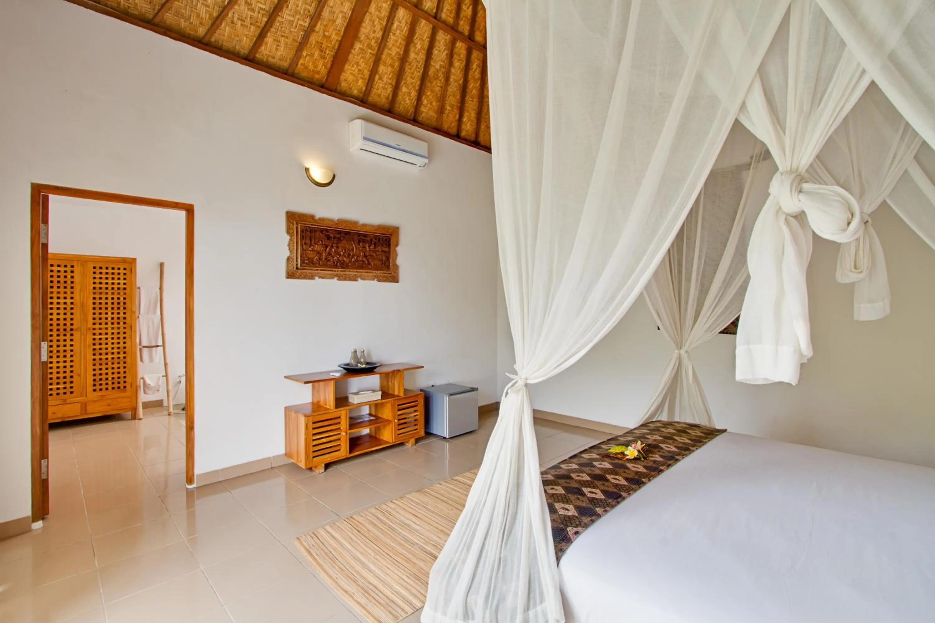 Photo of the whole room, Bed in Lembongan Cliff Villas