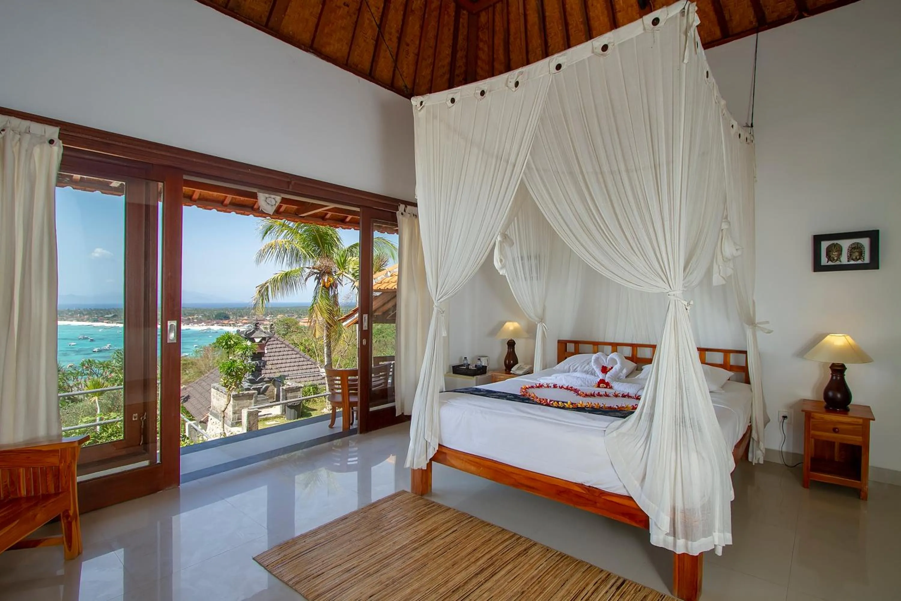 Bed in Lembongan Cliff Villas
