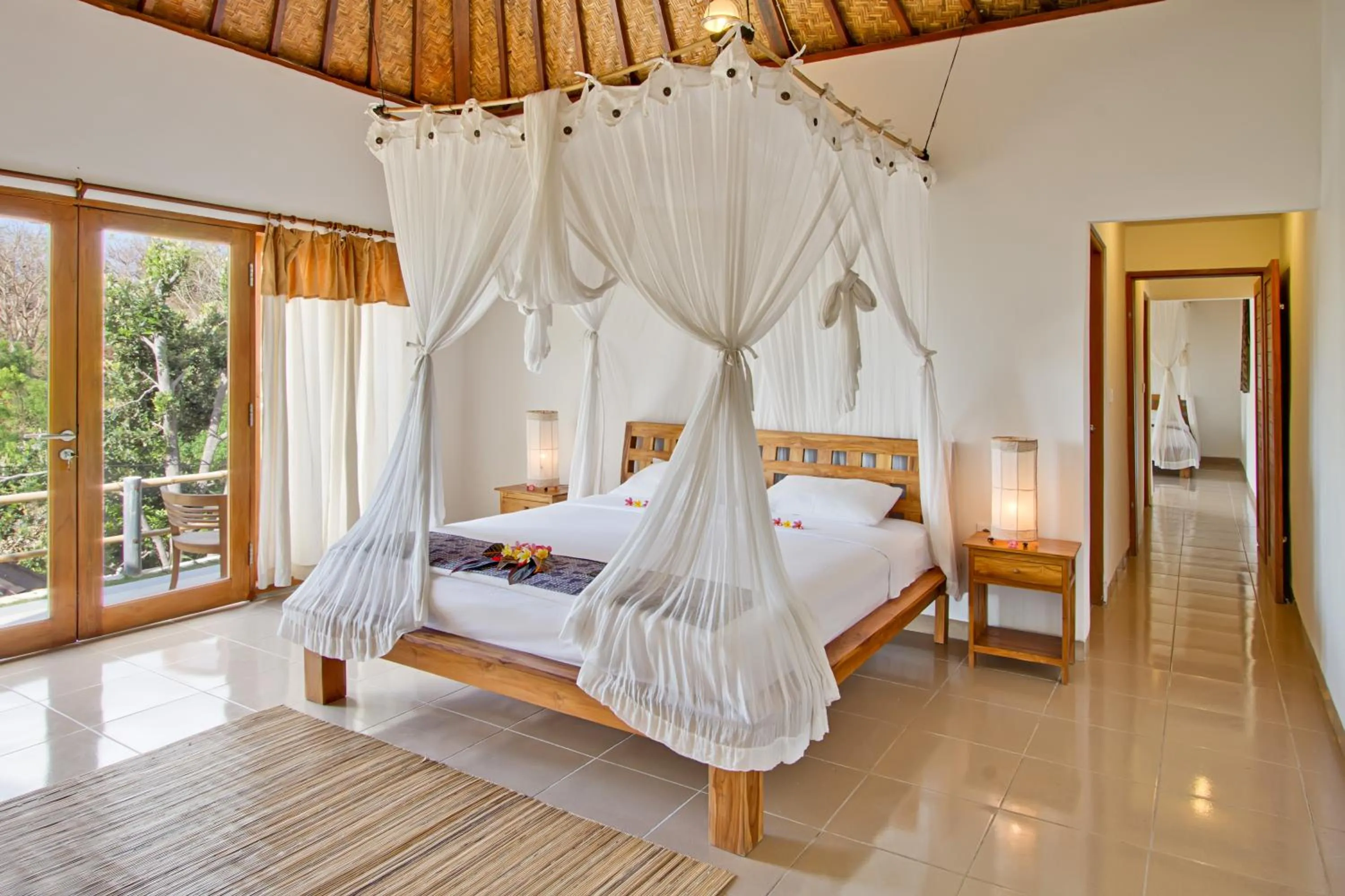 Photo of the whole room, Bed in Lembongan Cliff Villas