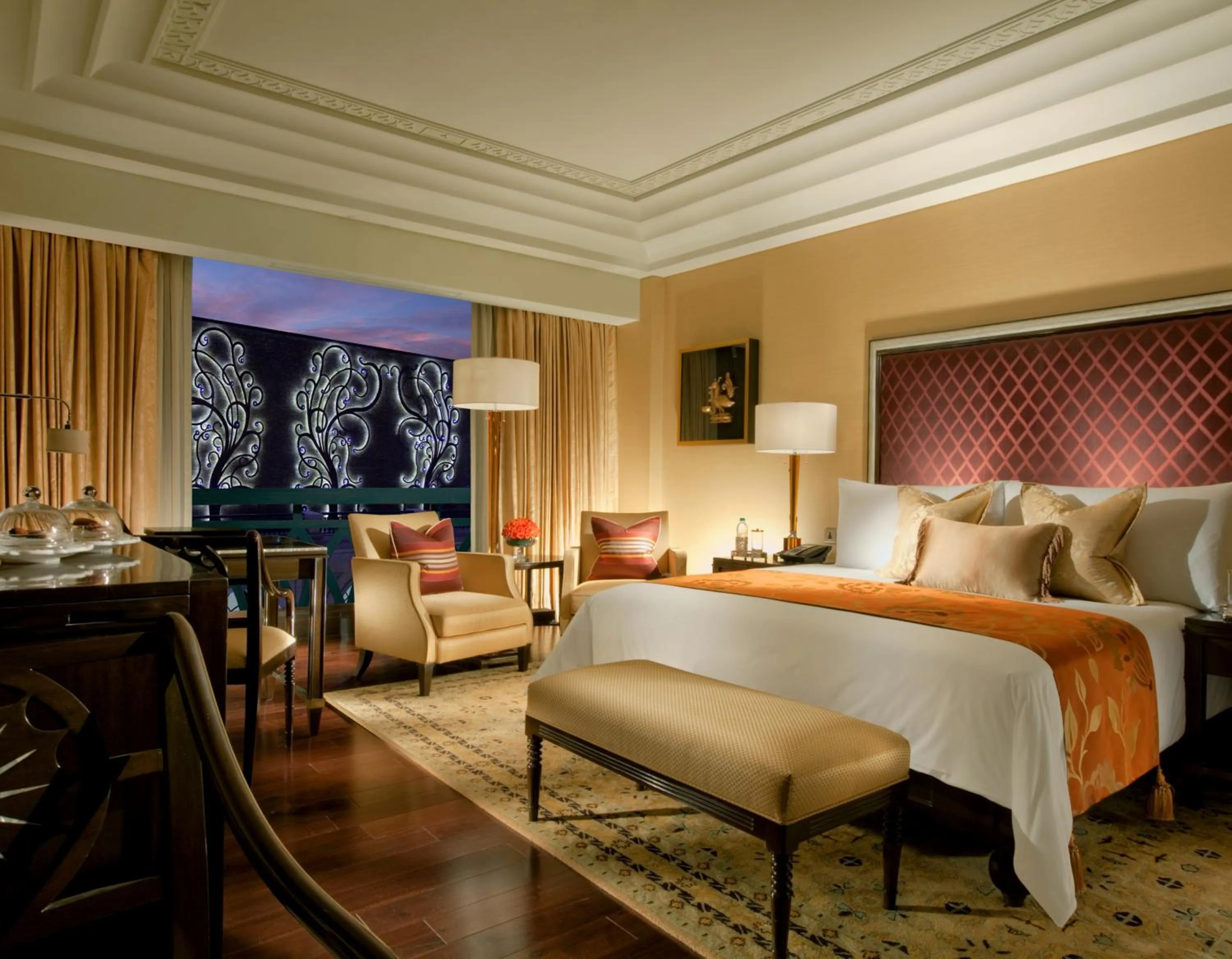 Photo of the whole room, Bed in The Leela Palace Chennai