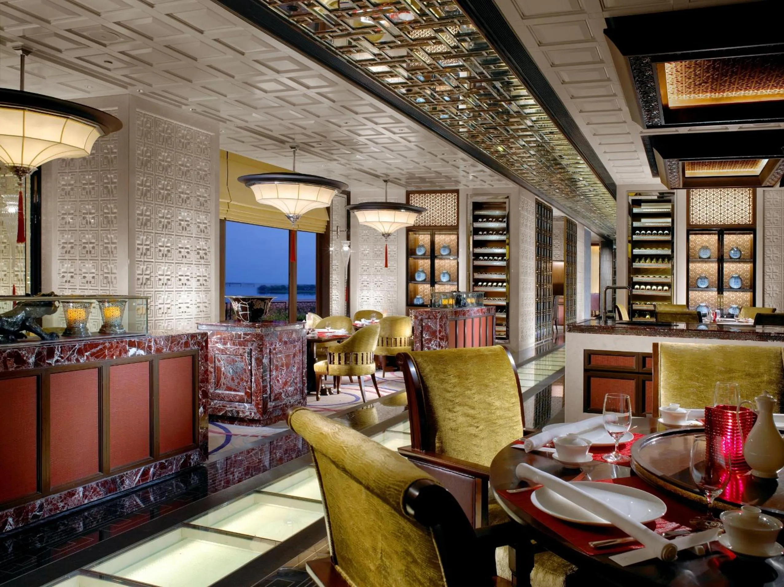 Restaurant/places to eat in The Leela Palace Chennai