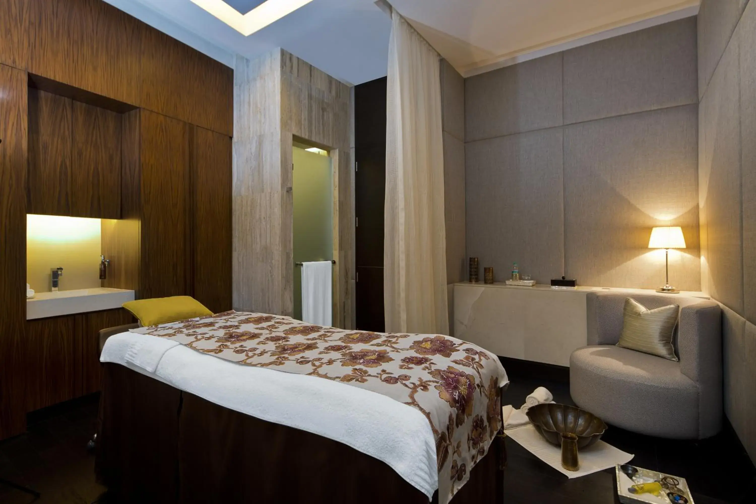 Spa and wellness centre/facilities, Bed in The Leela Palace Chennai Spa and wellness centre/facilities, Bed in The Leela Palace Chennai