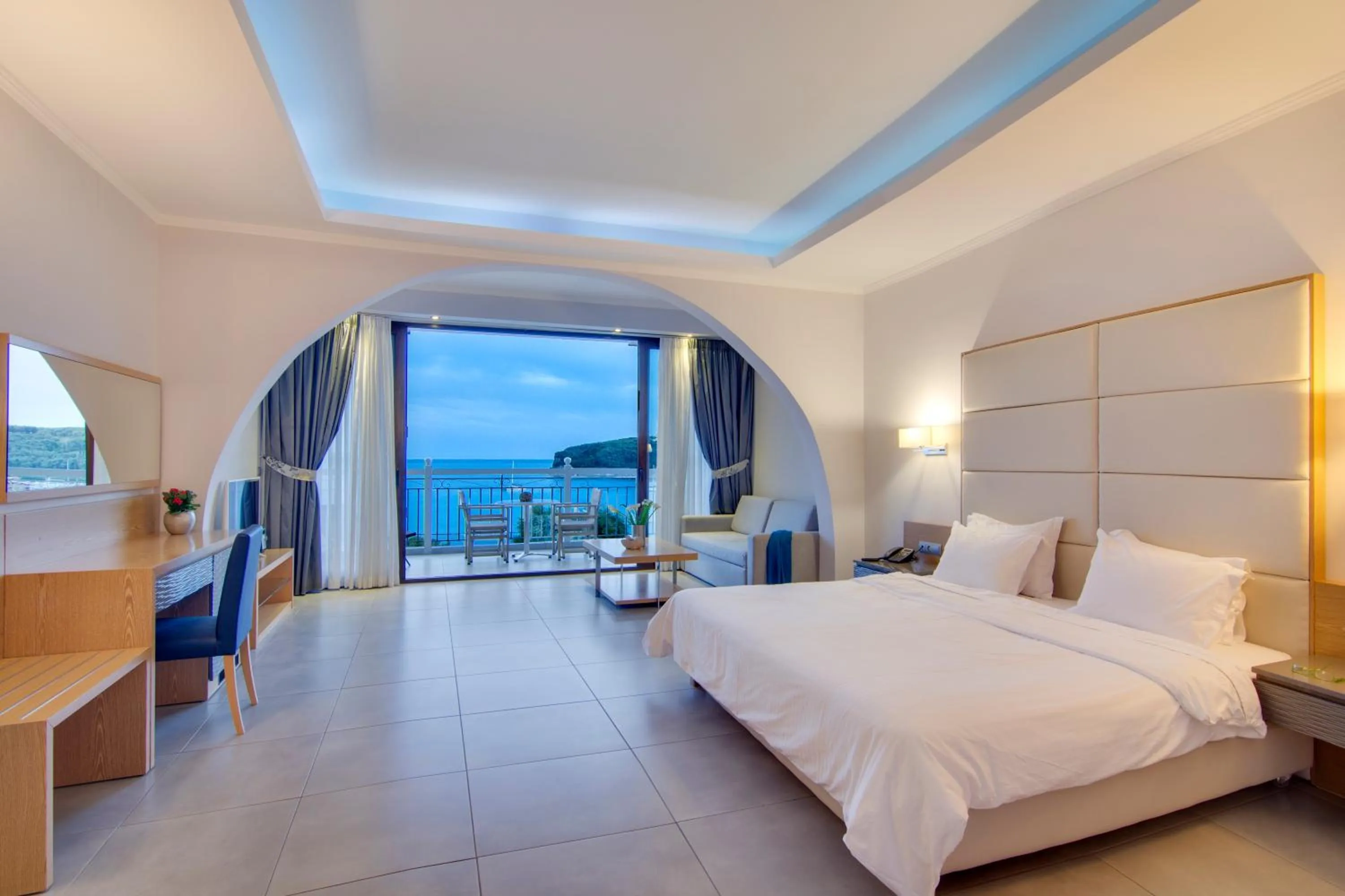 Balcony/Terrace, Bed in Valtos Beach Hotel