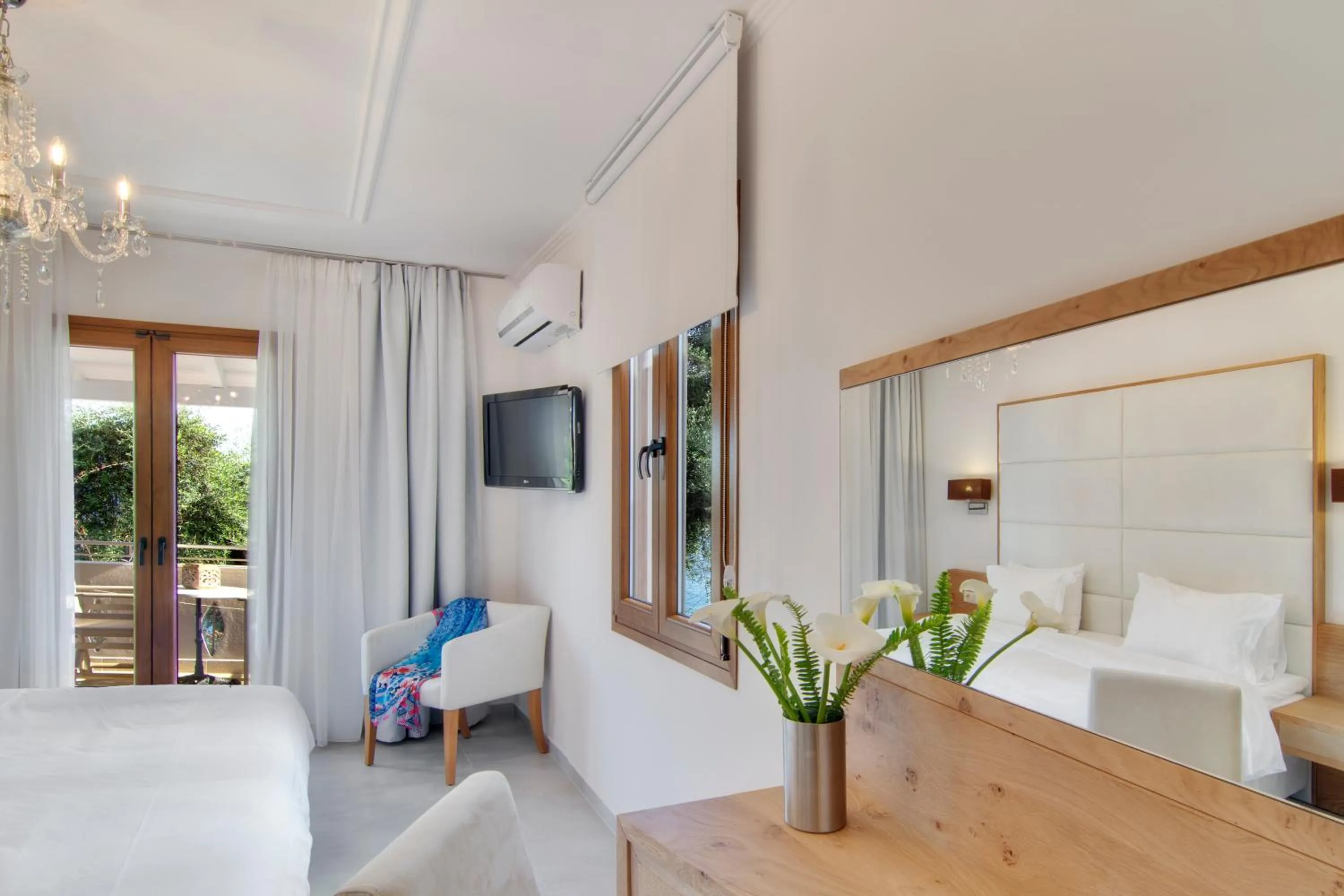 TV and multimedia, Bed in Valtos Beach Hotel