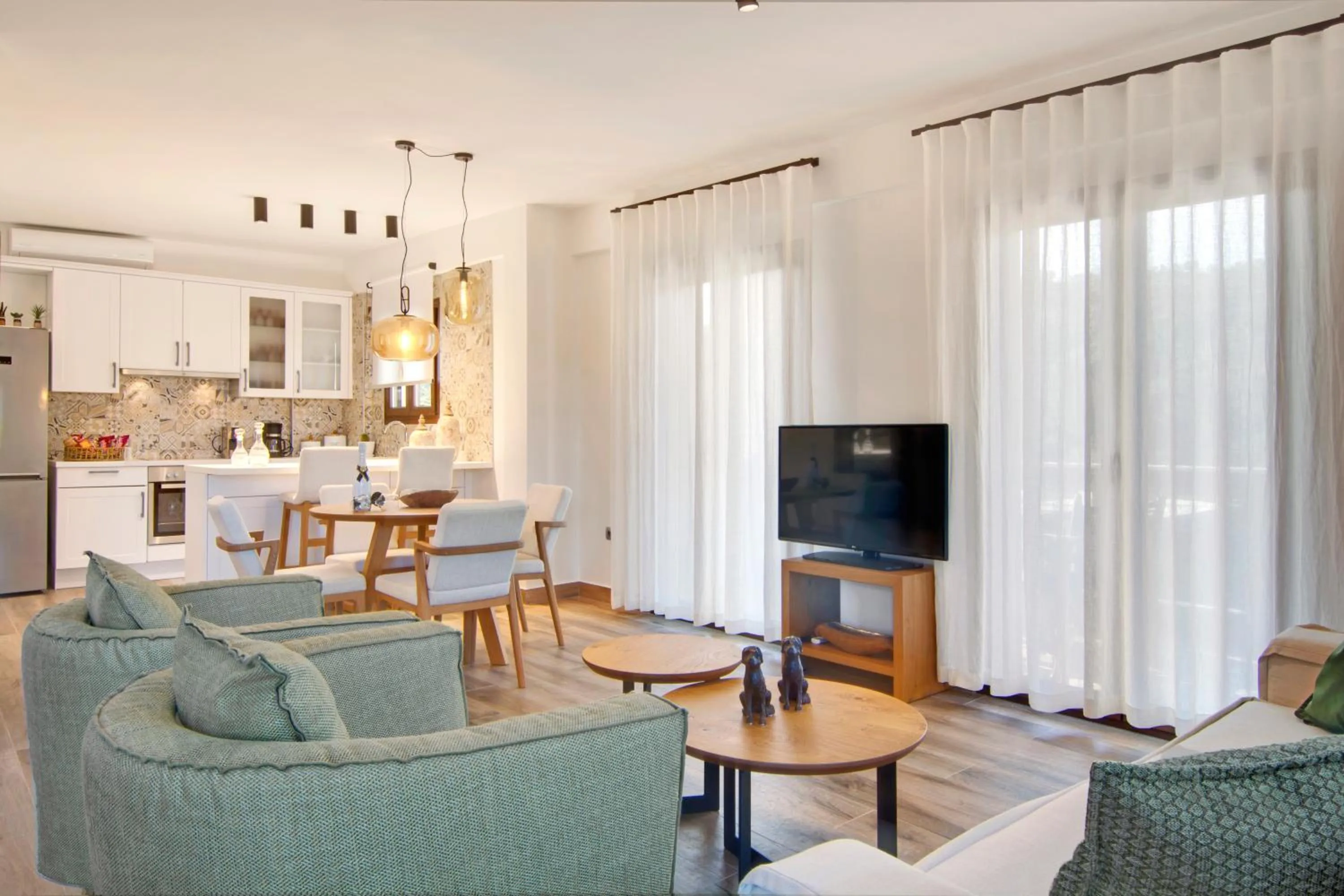 TV and multimedia in Valtos Beach Hotel