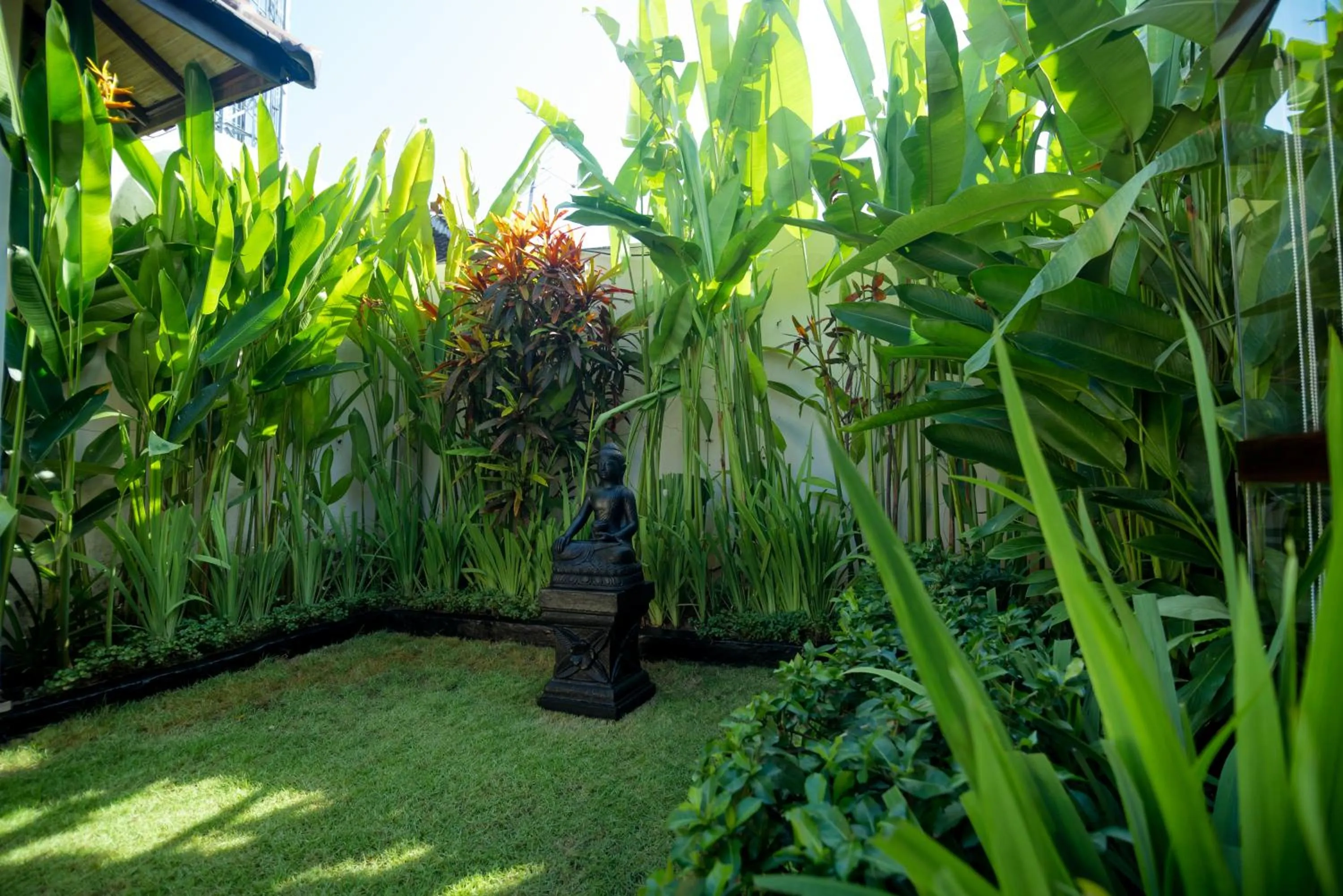 Garden in Arama Riverside 5 Bedrooms by Villas Direct Bali