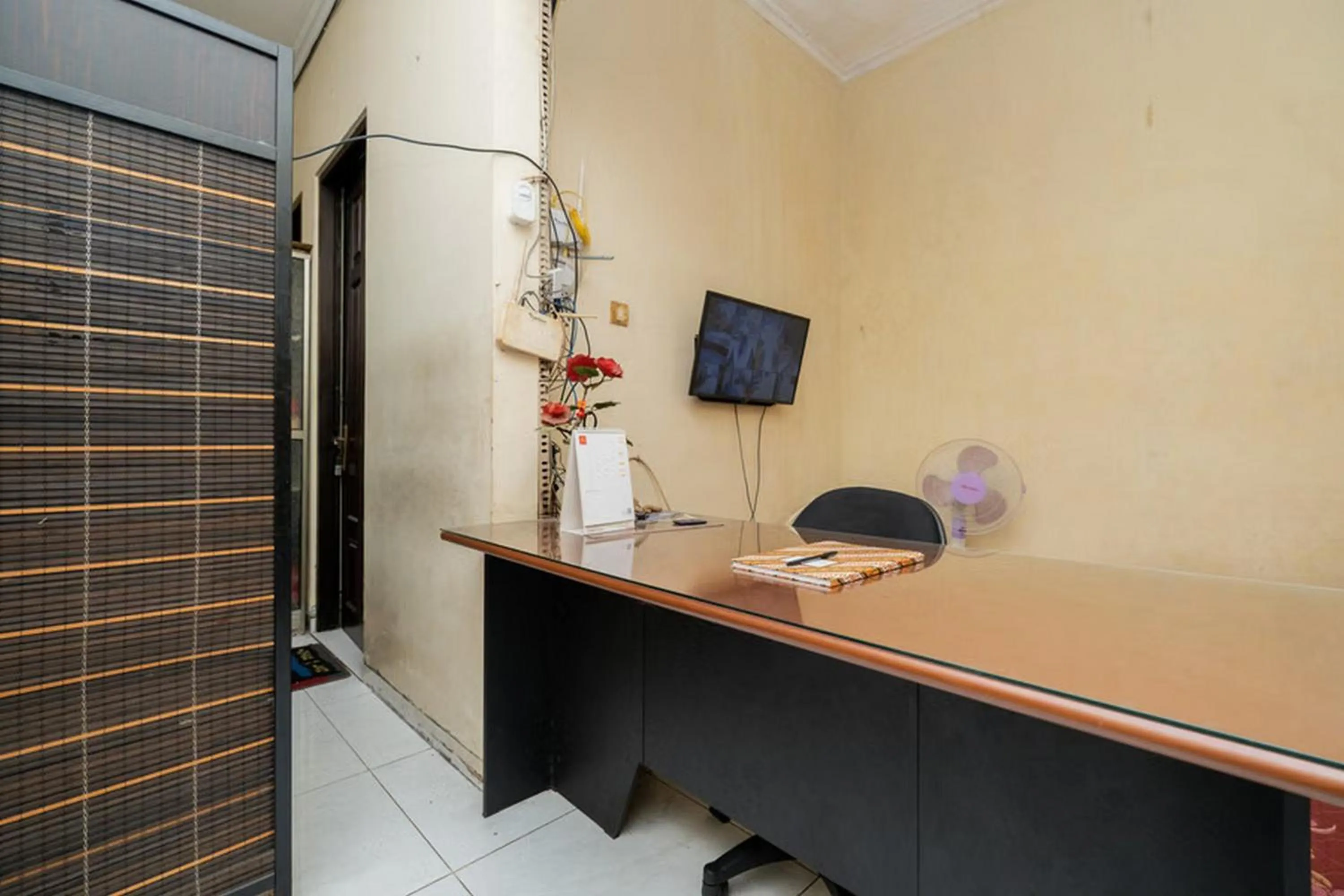 Lobby or reception in RedDoorz At Graha 99 Simomulyo