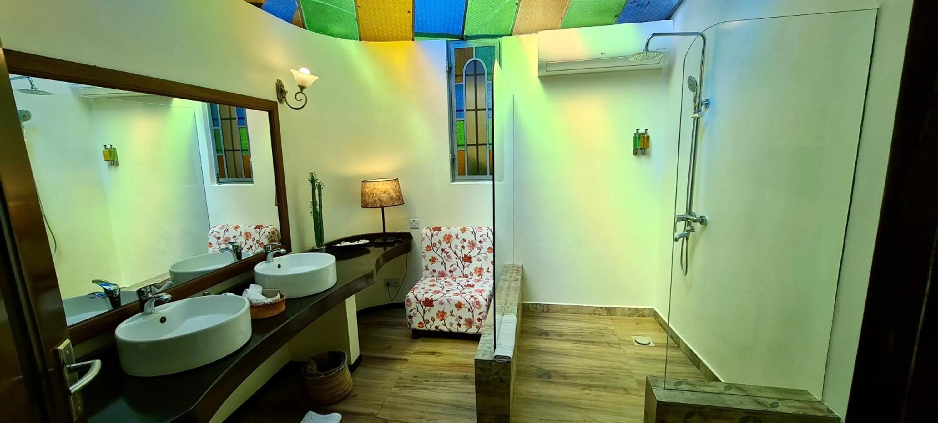 Deluxe Quadruple Room in Pink Flamingo Boutique Hotel