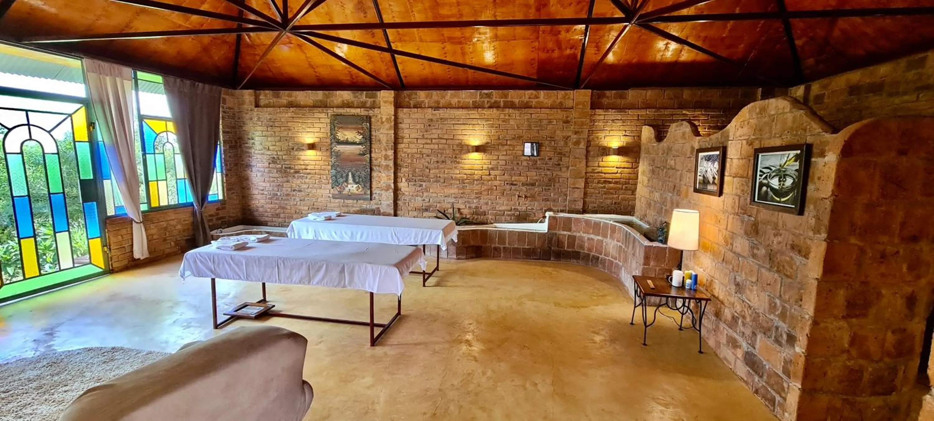 Massage, Bed in Pink Flamingo Boutique Hotel