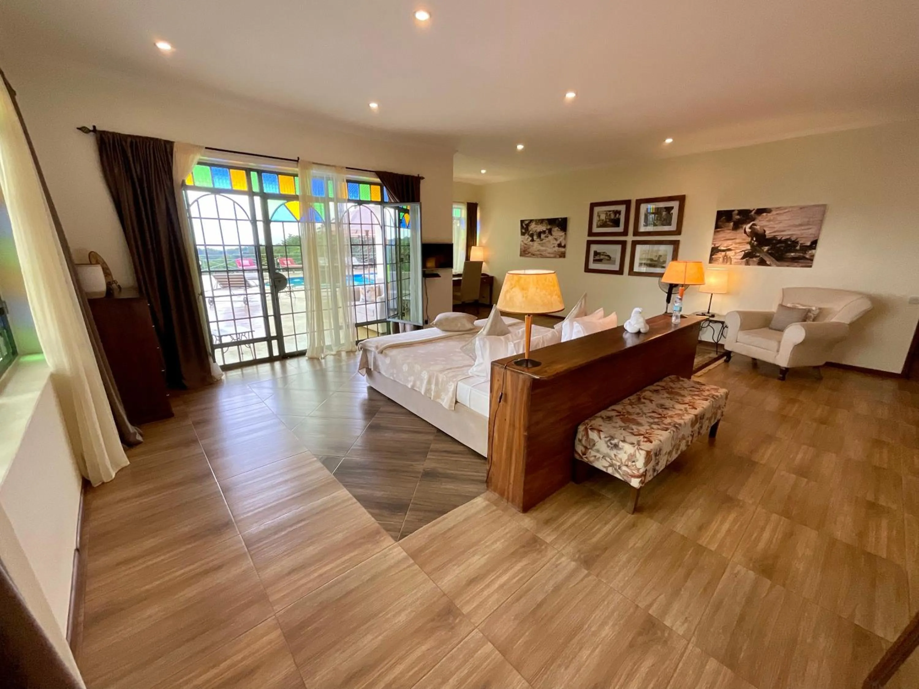 Photo of the whole room, Bed in Pink Flamingo Boutique Hotel