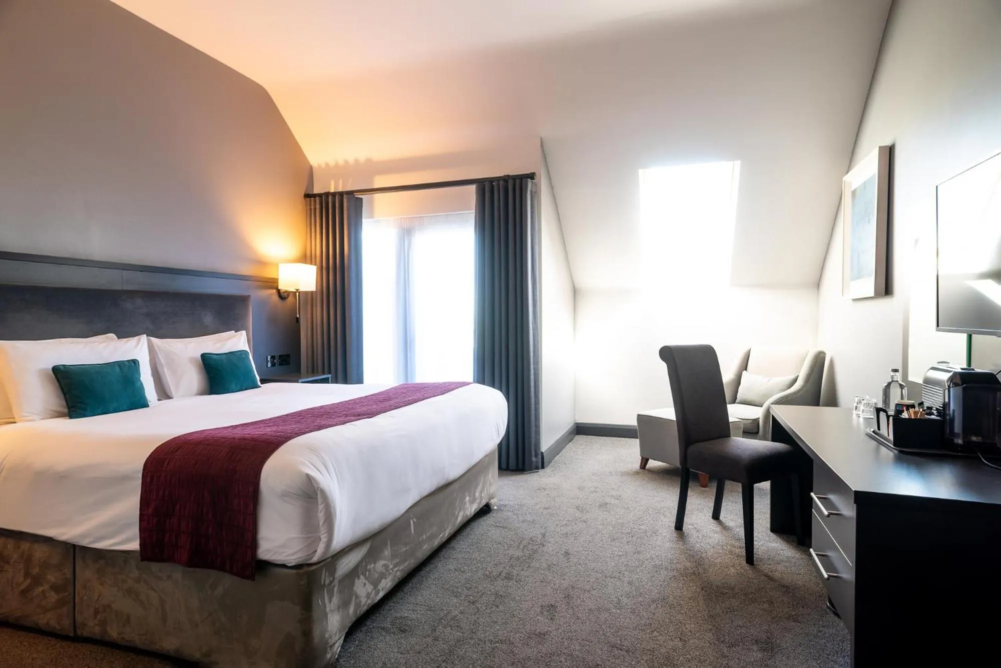 Bed in Cliffs of Moher Hotel