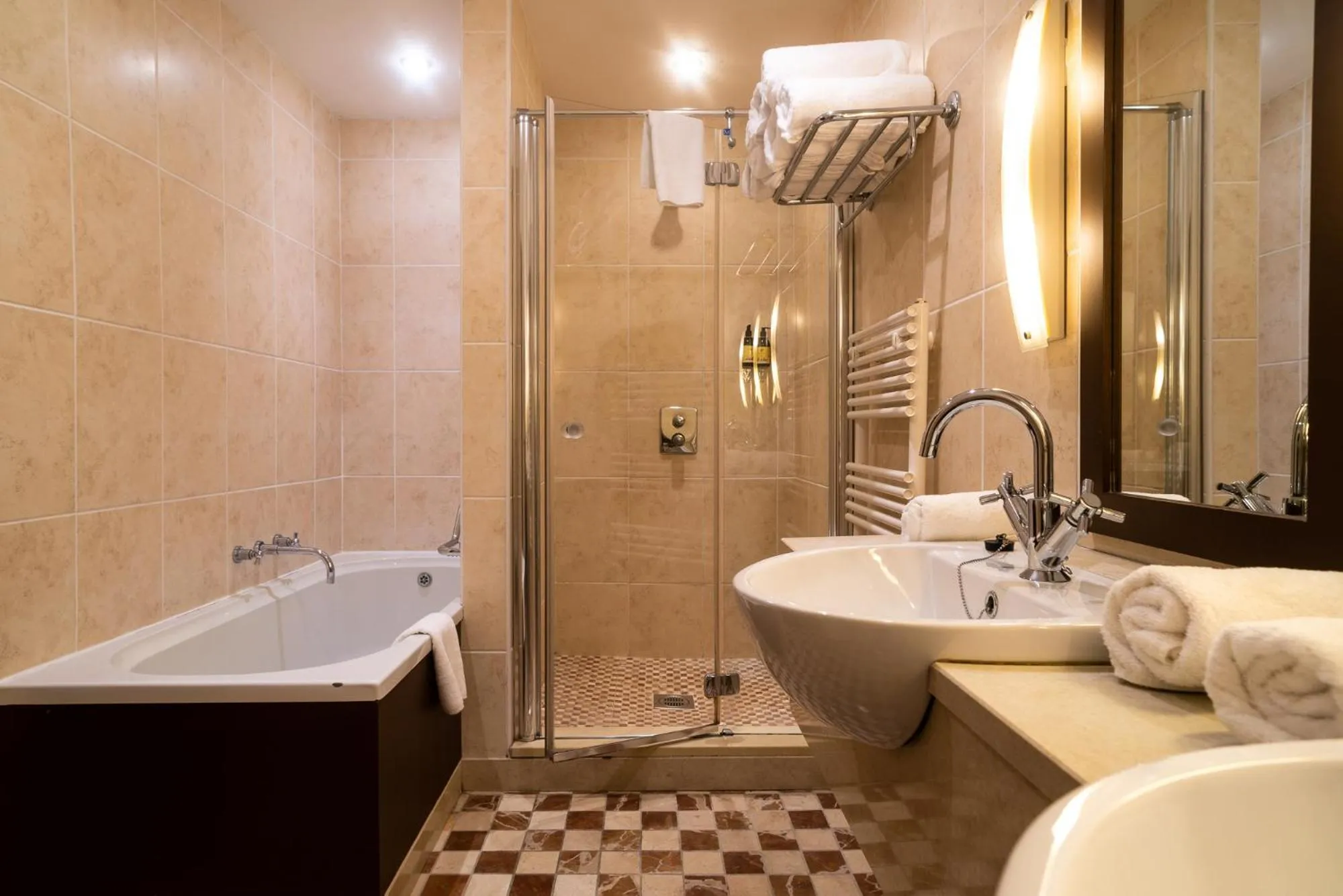 Shower in Cliffs of Moher Hotel