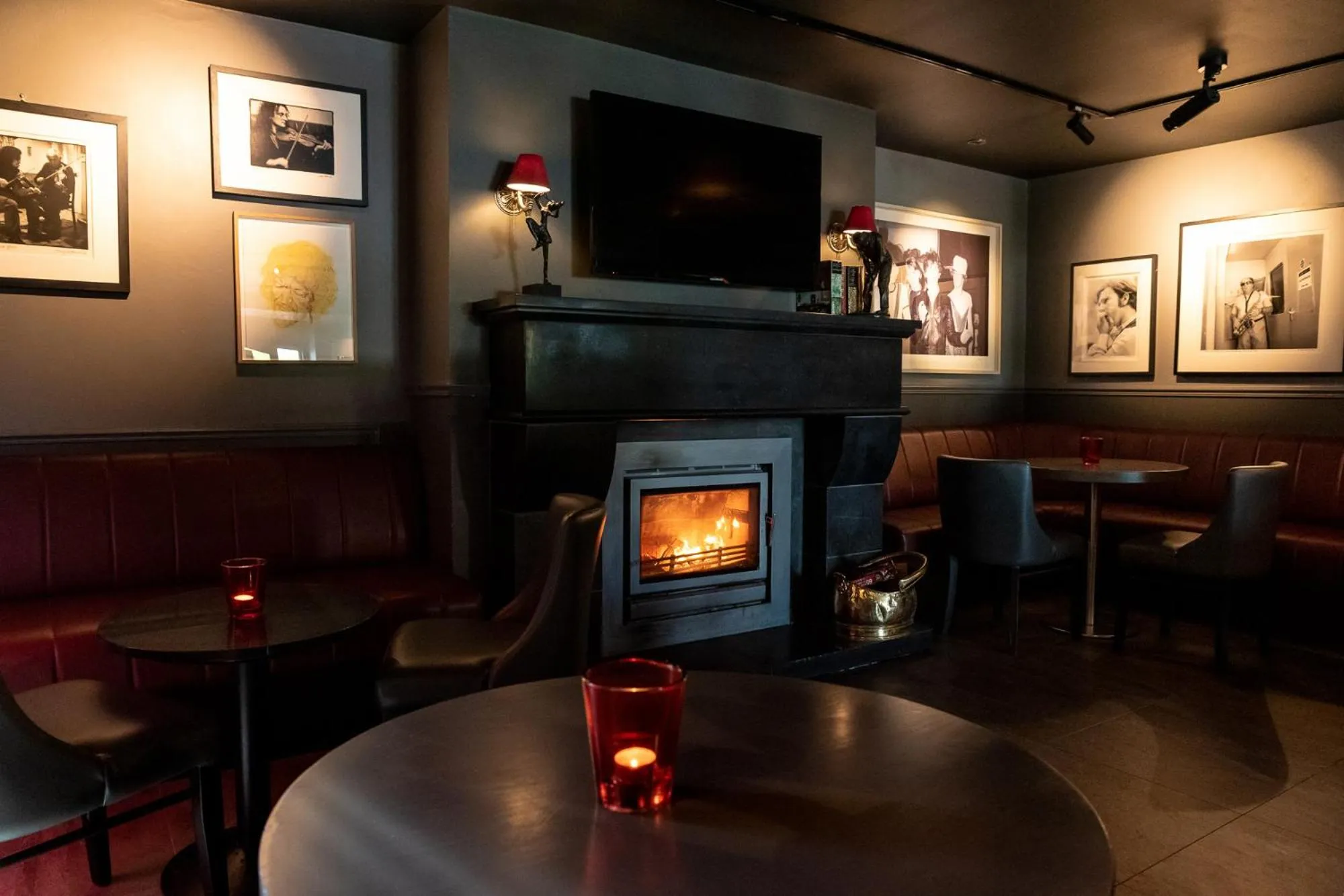 Lounge or bar in Cliffs of Moher Hotel