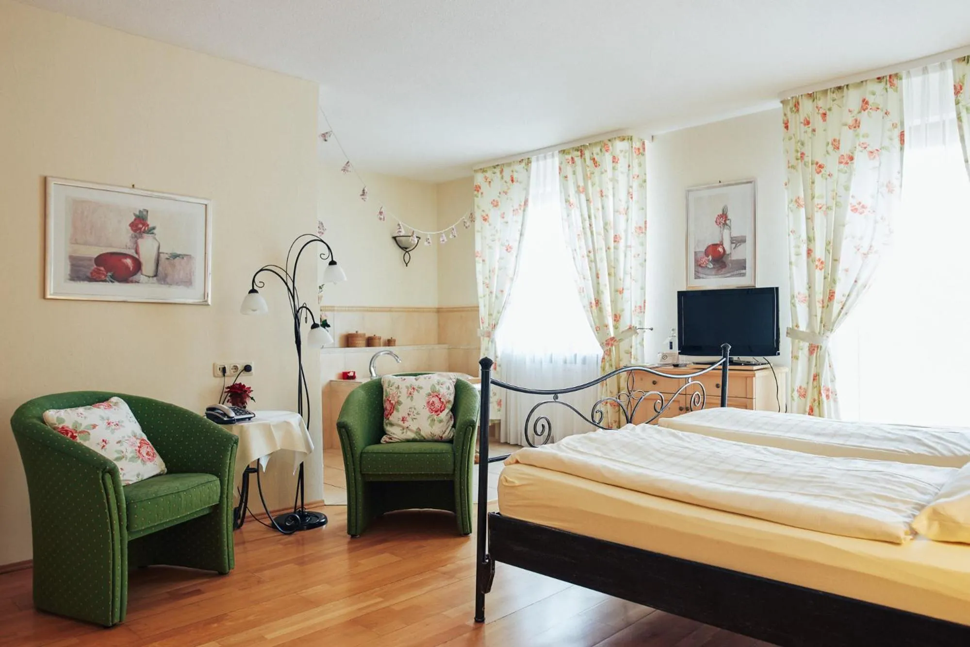 Photo of the whole room, Bed in FETZ DAS LORELEY HOTEL