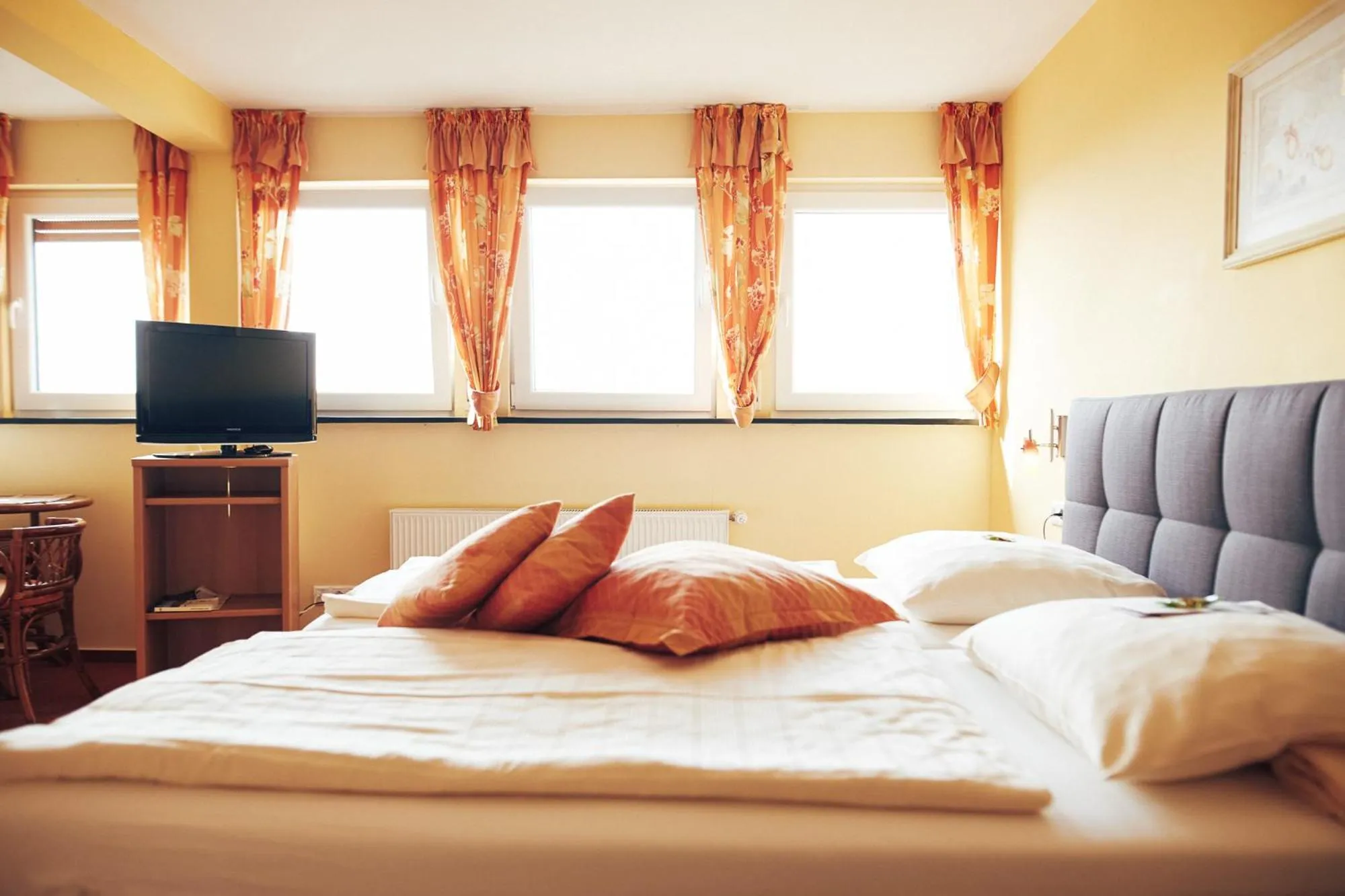 Photo of the whole room, Bed in FETZ DAS LORELEY HOTEL