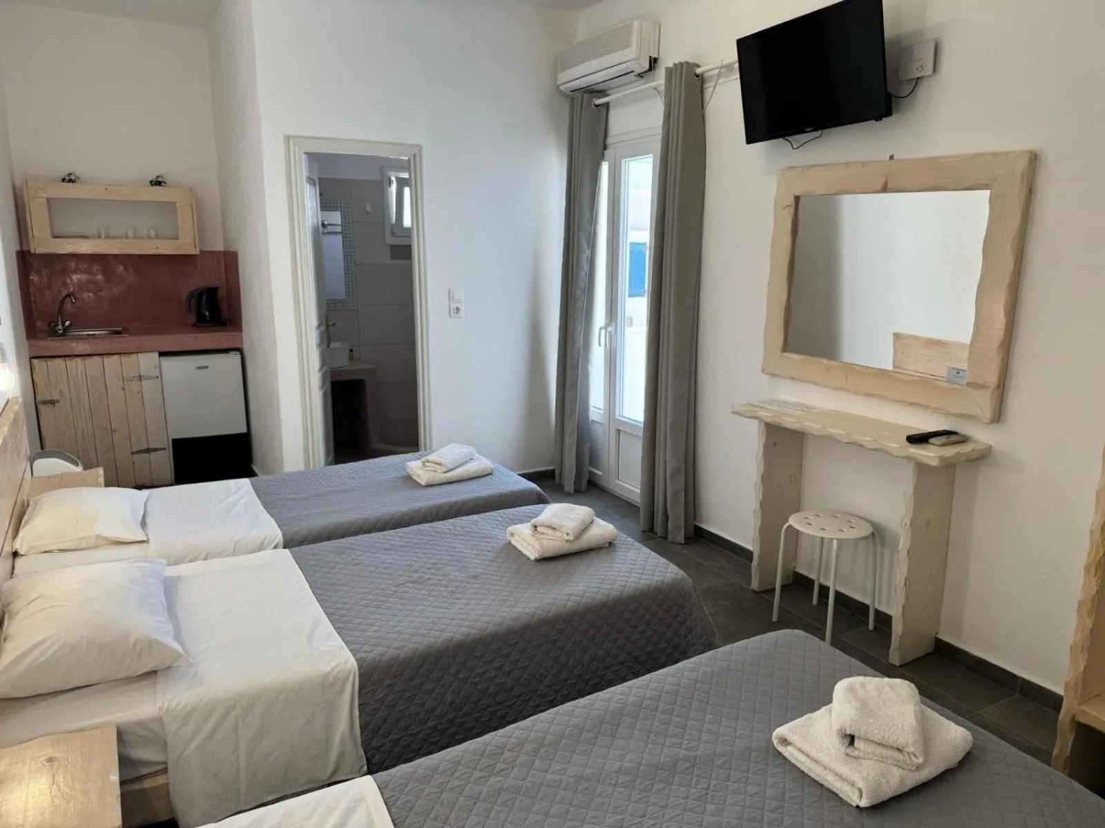 Property building in Villa Markos