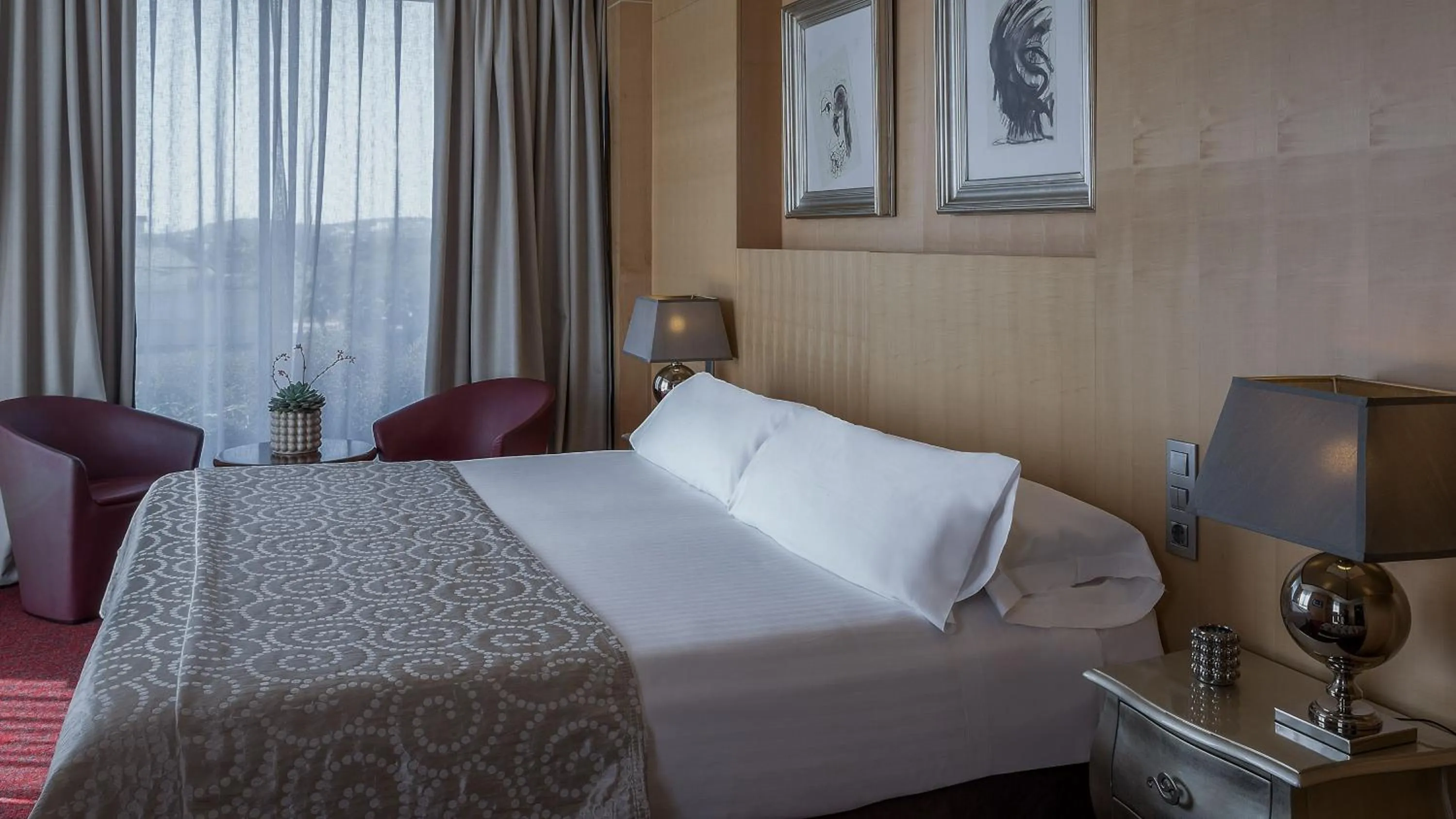 Property building, Bed in MiM Sitges Meliá Collection