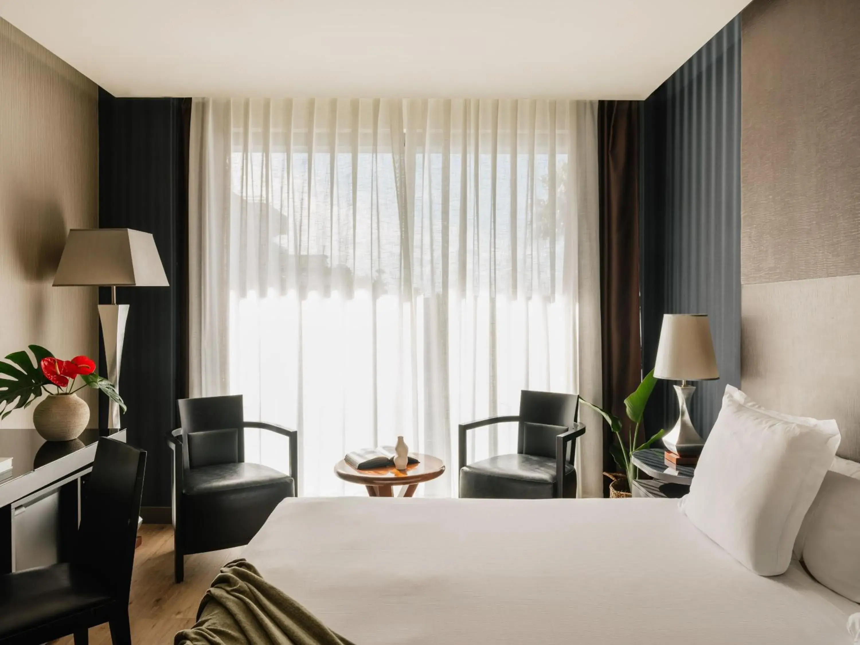 Property building, Bed in MiM Sitges Meliá Collection Property building, Bed in MiM Sitges Meliá Collection