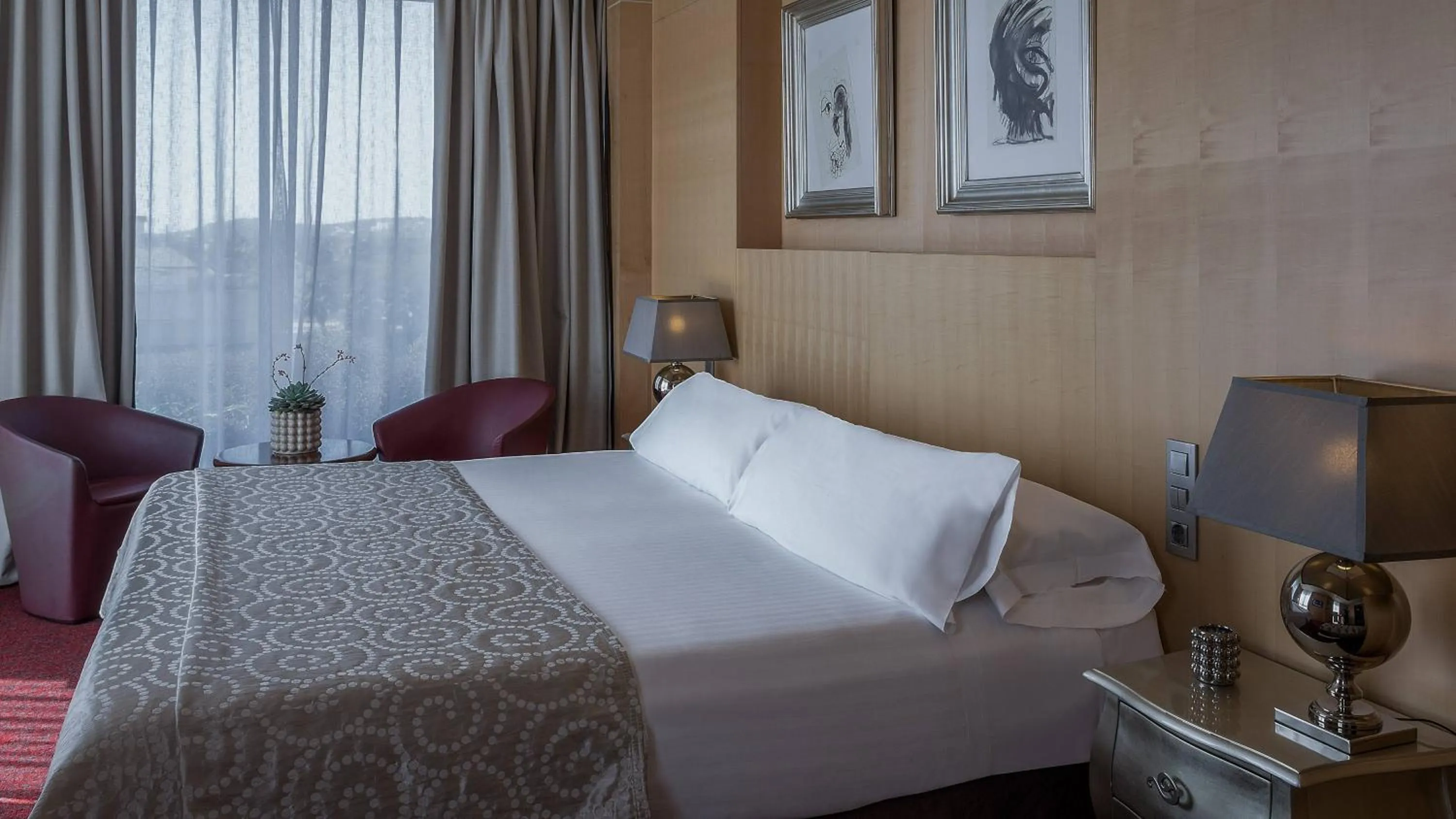 Property building, Bed in MiM Sitges Meliá Collection