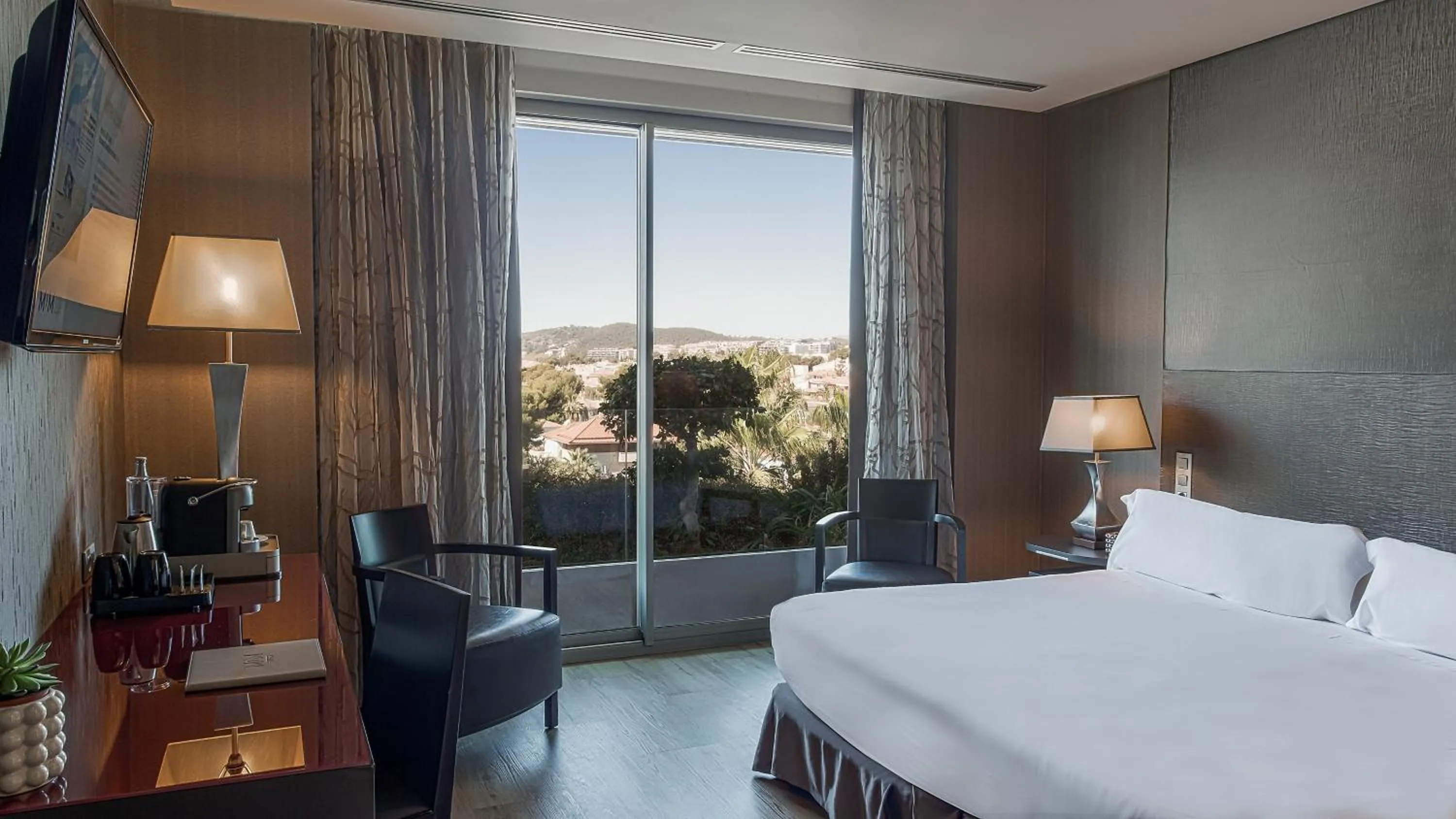 Bed in Hotel MiM Sitges & Spa