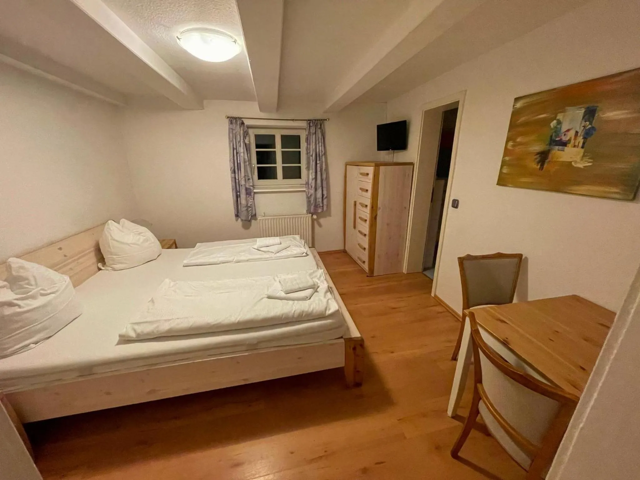 Photo of the whole room, Bed in Nobis Krug