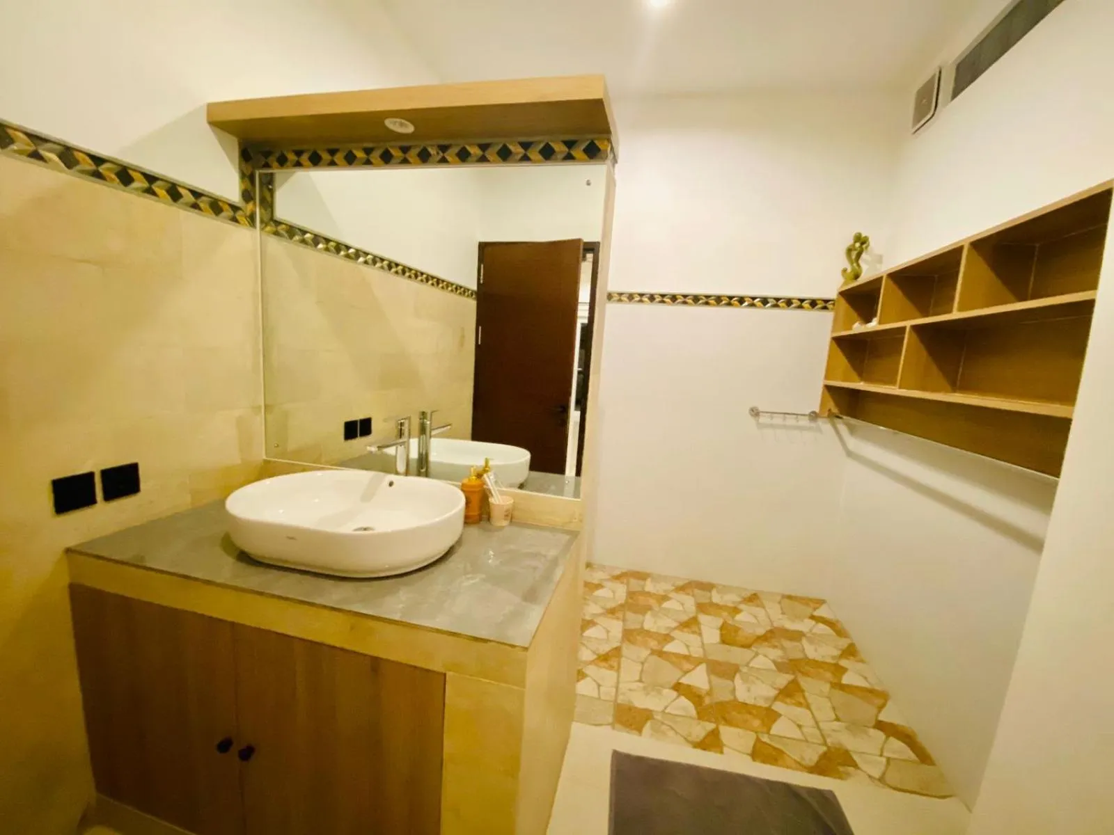 Solaluna Beach Homestay