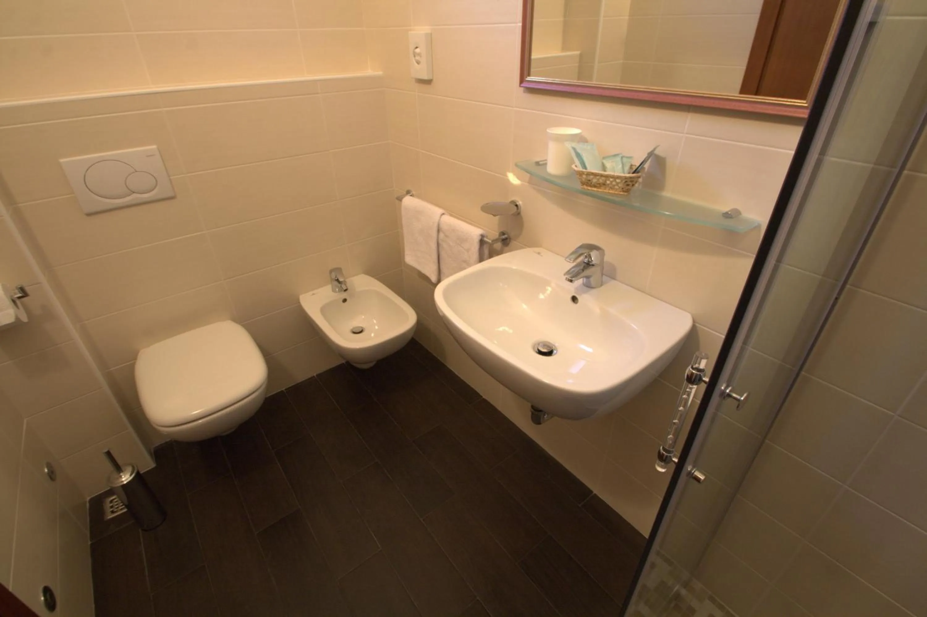 Shower in Hotel Belmar