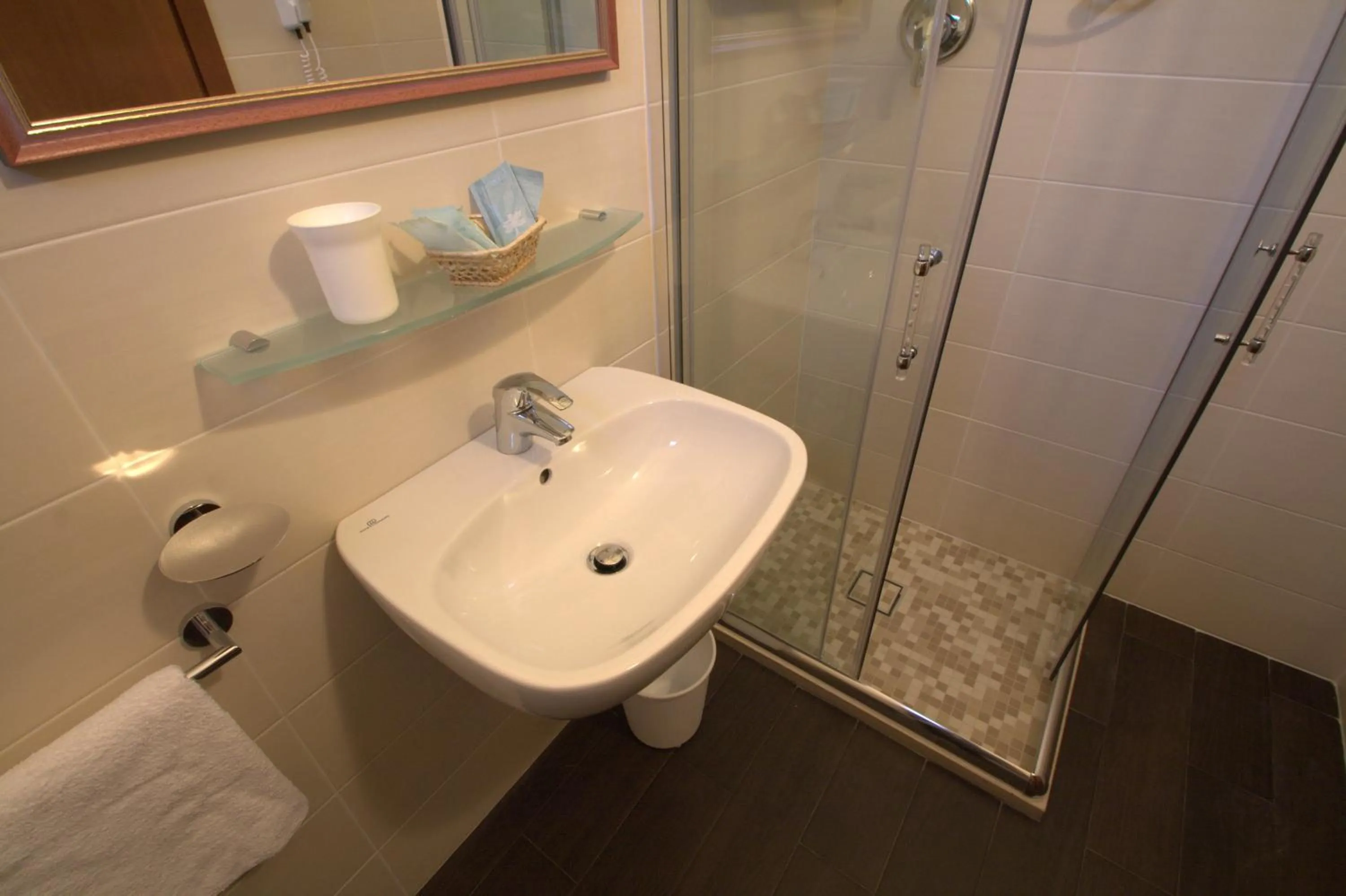 Shower in Hotel Belmar