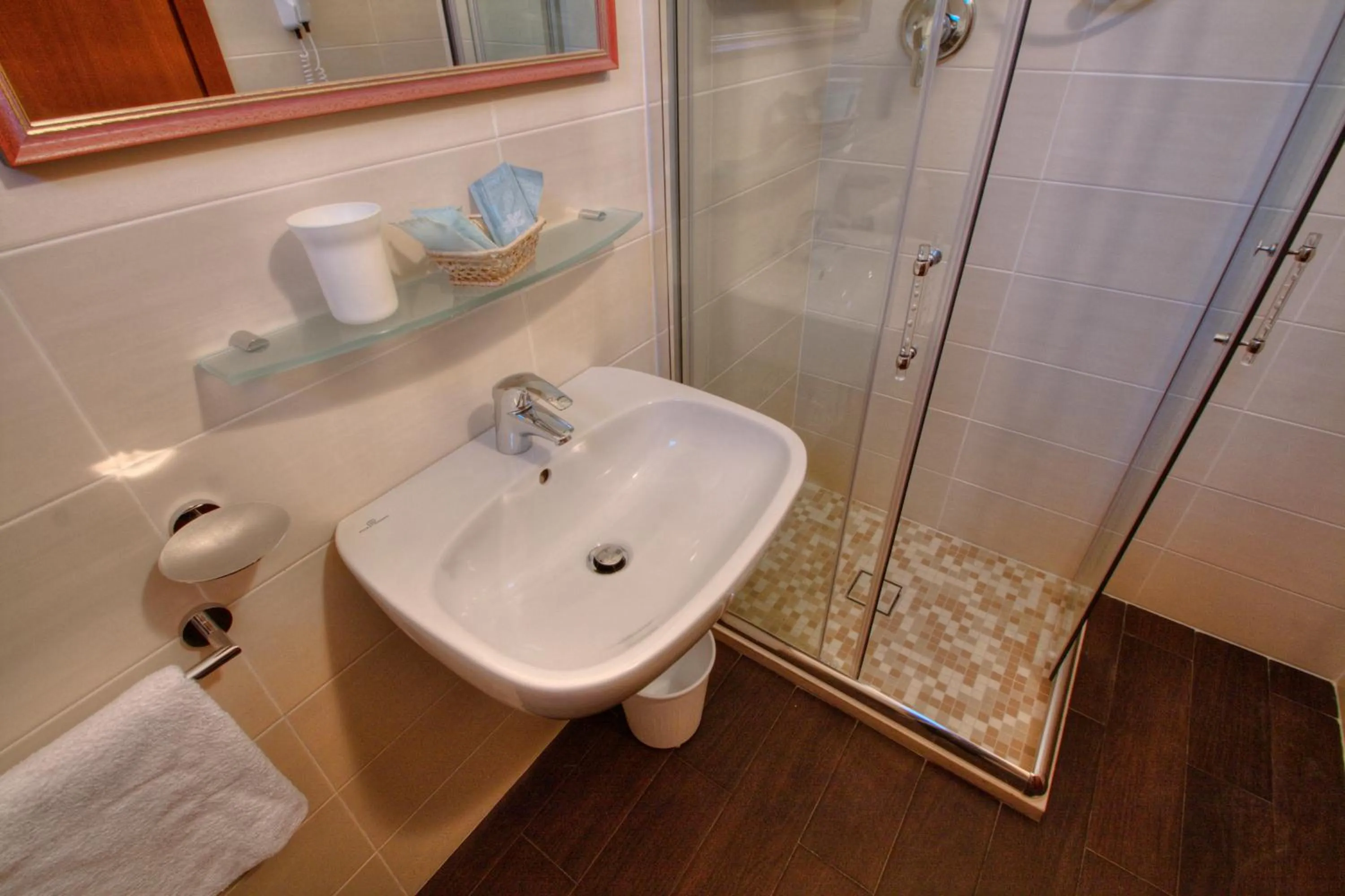 Shower in Hotel Belmar