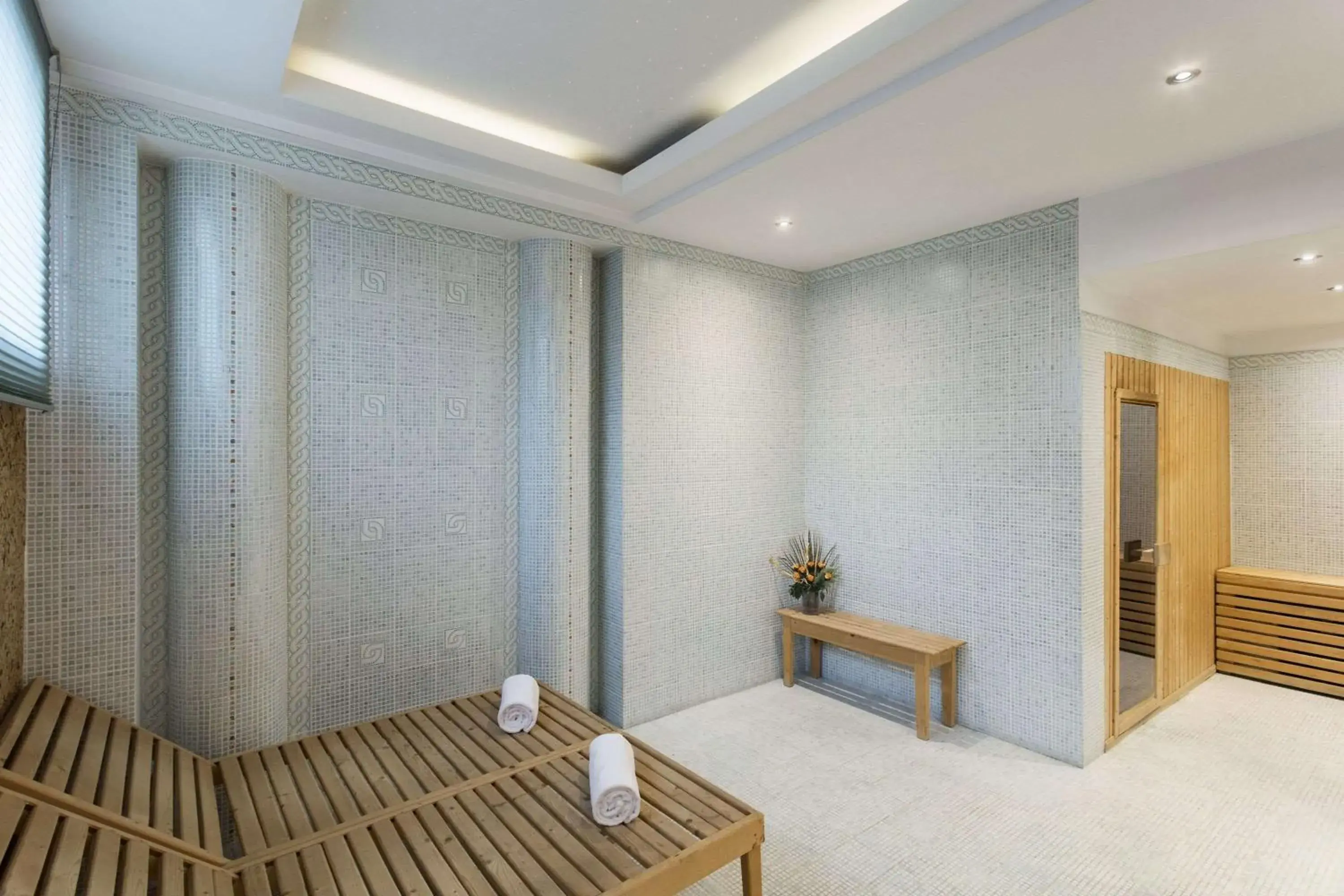 On site, Bed in Ramada Hotel & Suites by Wyndham Bucharest North On site, Bed in Ramada Hotel & Suites by Wyndham Bucharest North