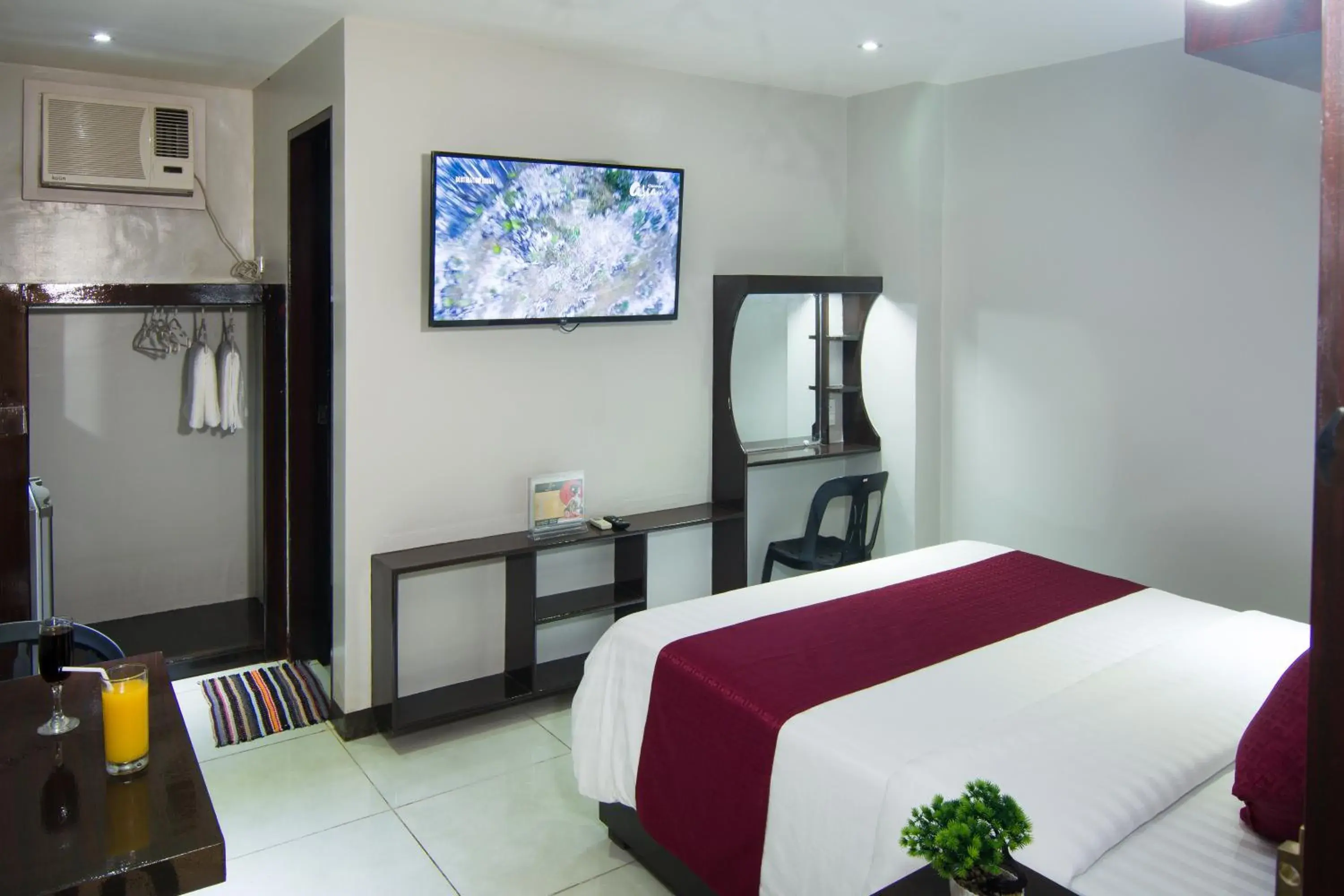 Bedroom, Bed in Diamond Hotel And Resto Bedroom, Bed in Diamond Hotel And Resto