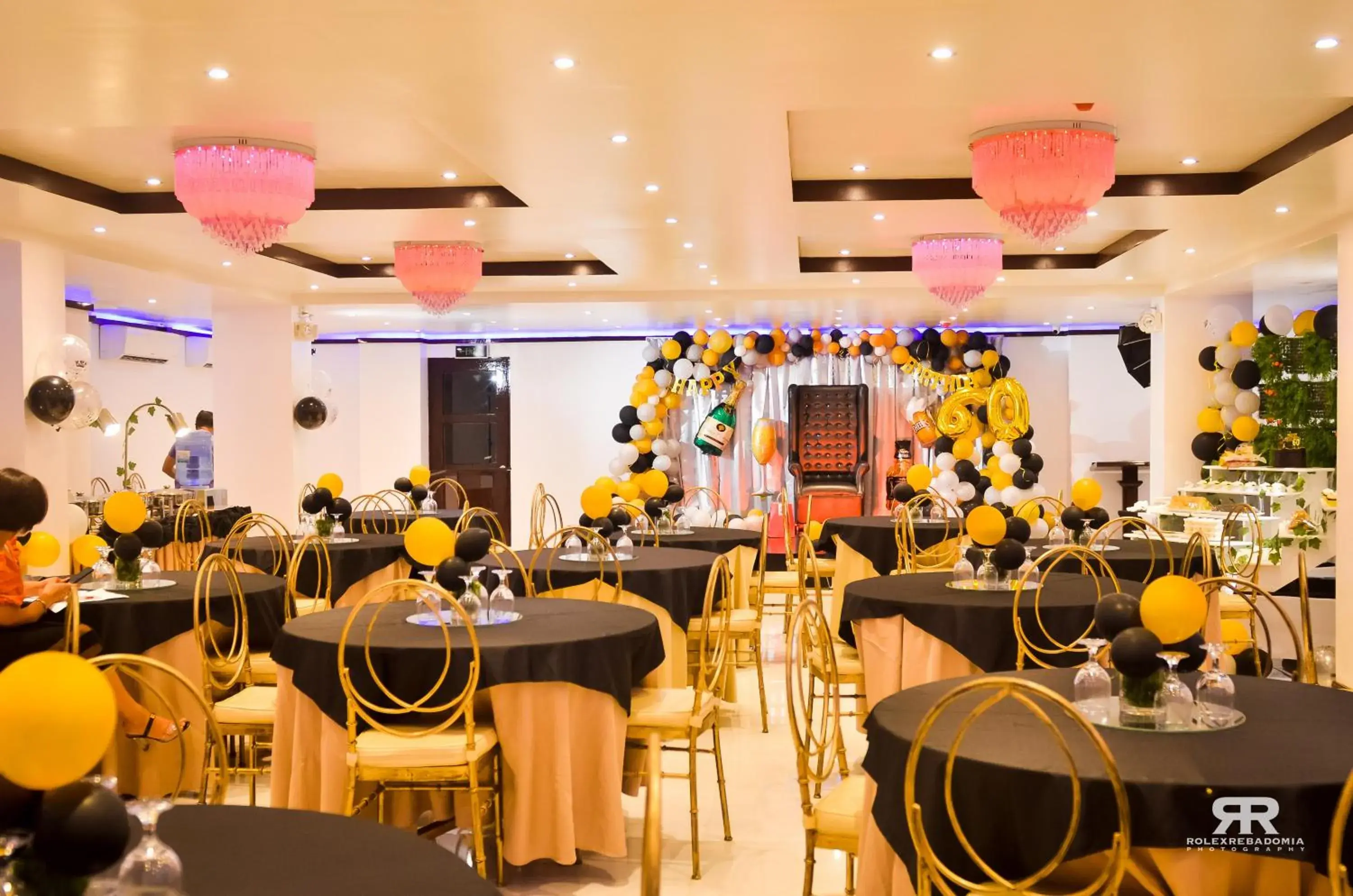 Restaurant/places to eat in Diamond Hotel And Resto Restaurant/places to eat in Diamond Hotel And Resto