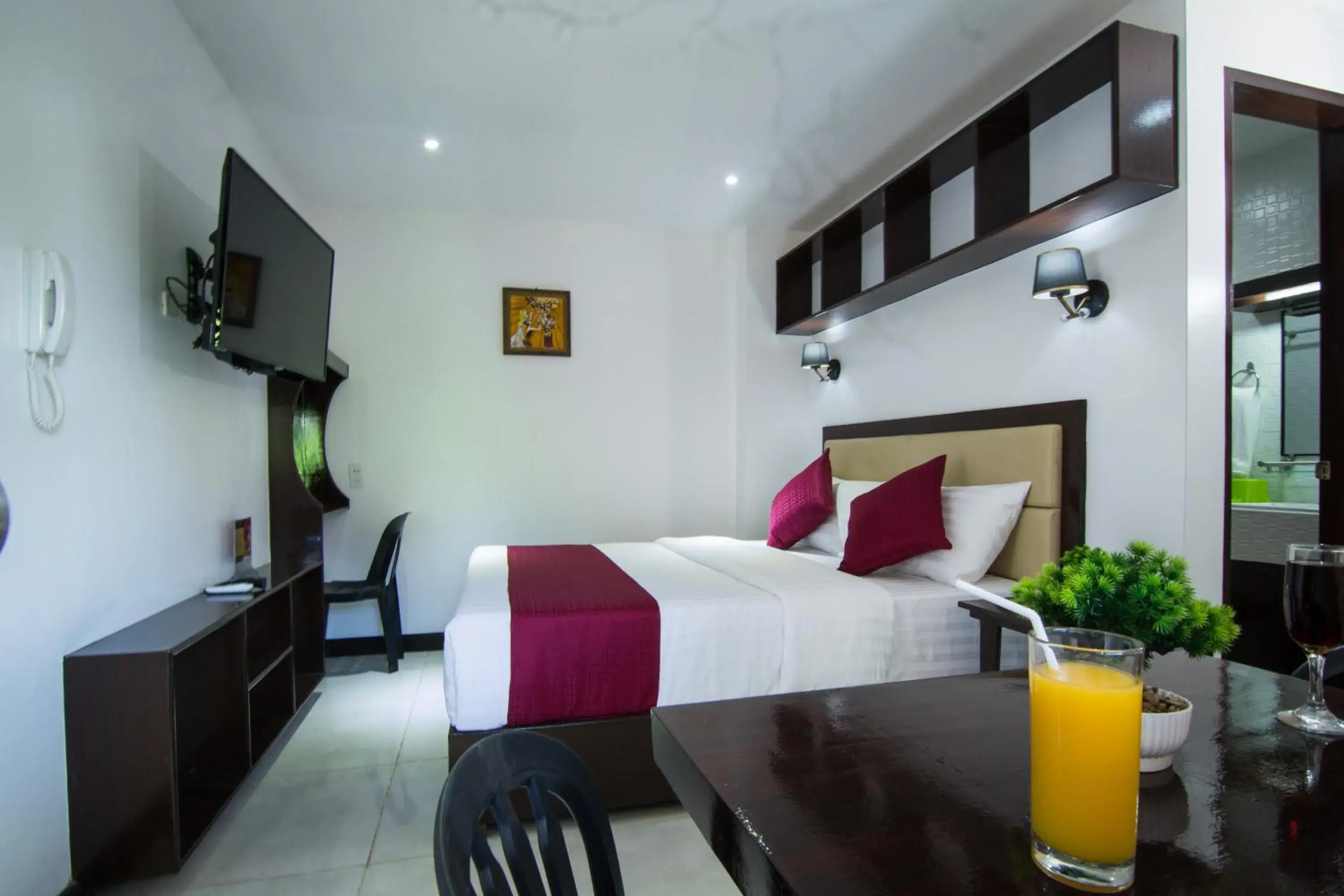 Bedroom, Bed in Diamond Hotel And Resto Bedroom, Bed in Diamond Hotel And Resto
