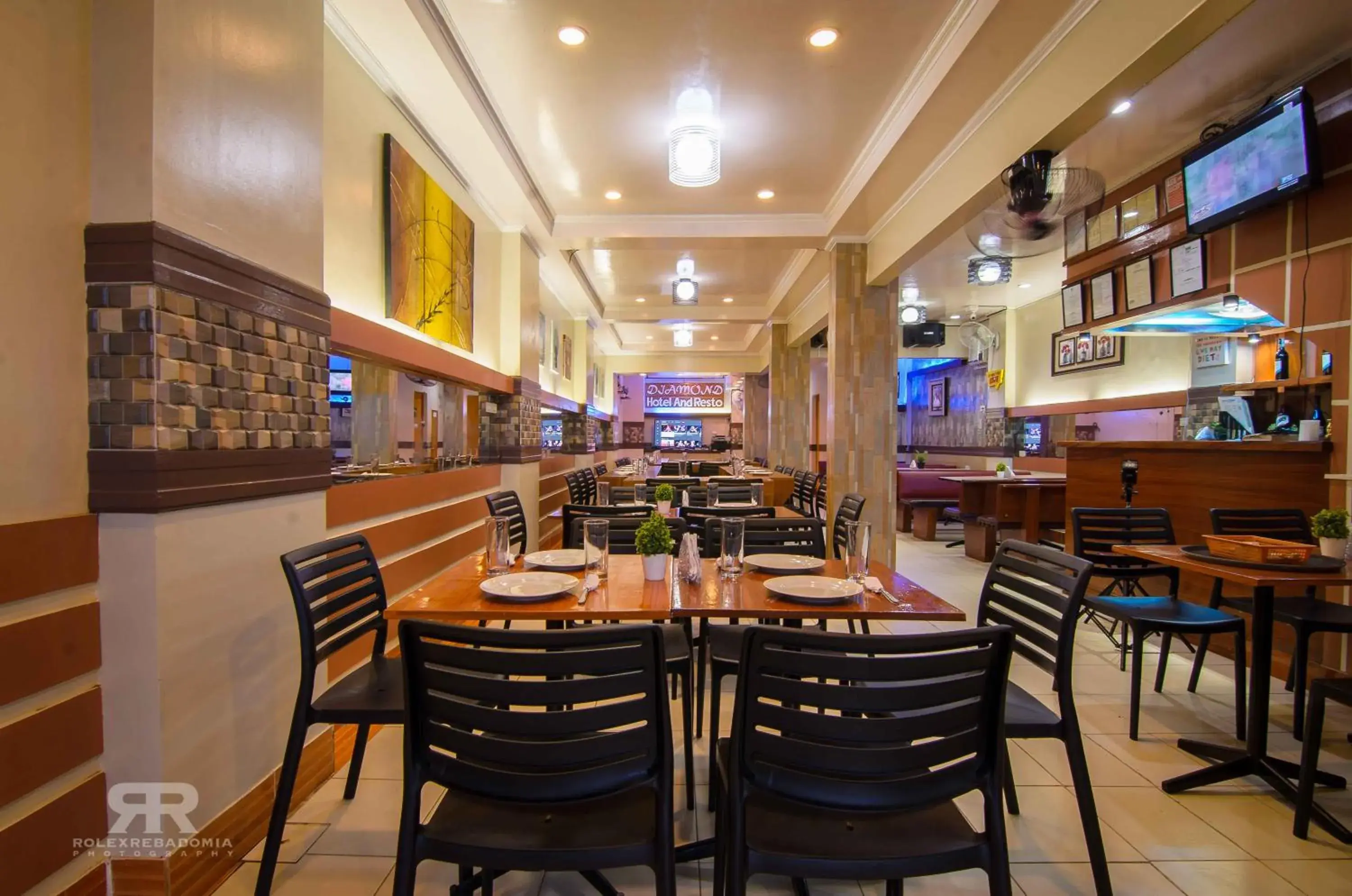 Restaurant/places to eat in Diamond Hotel And Resto Restaurant/places to eat in Diamond Hotel And Resto