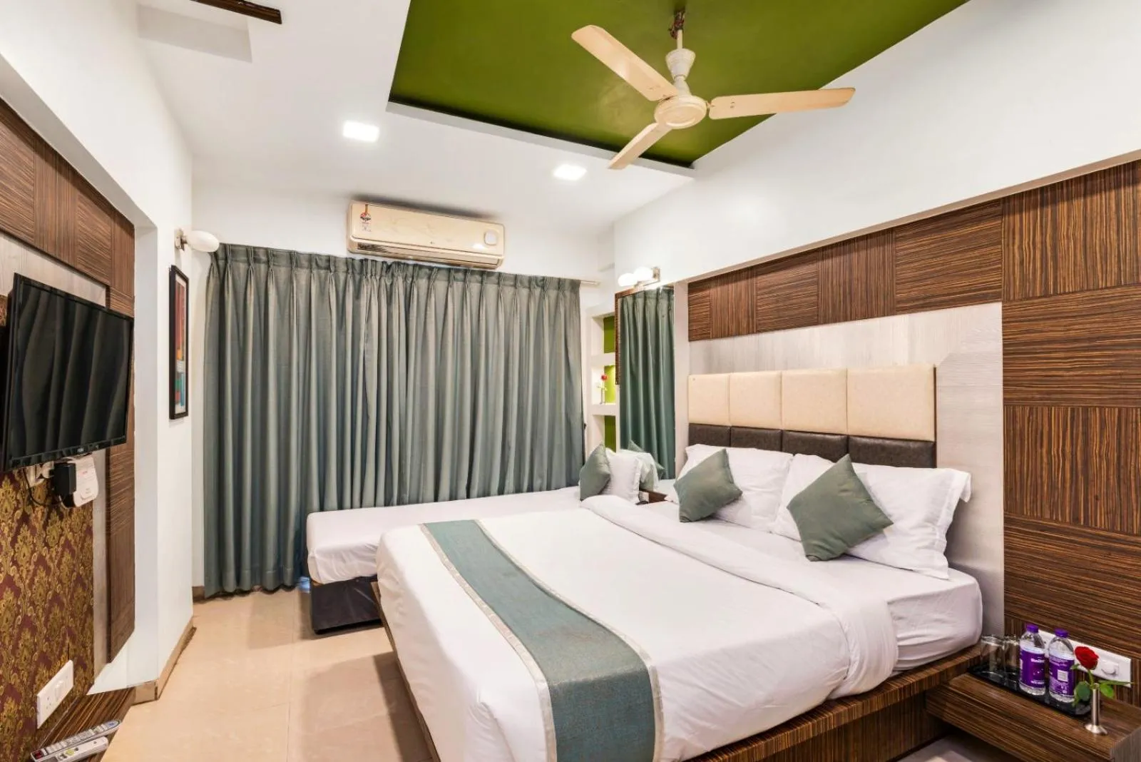 Bedroom, Bed in Retreat Heritage