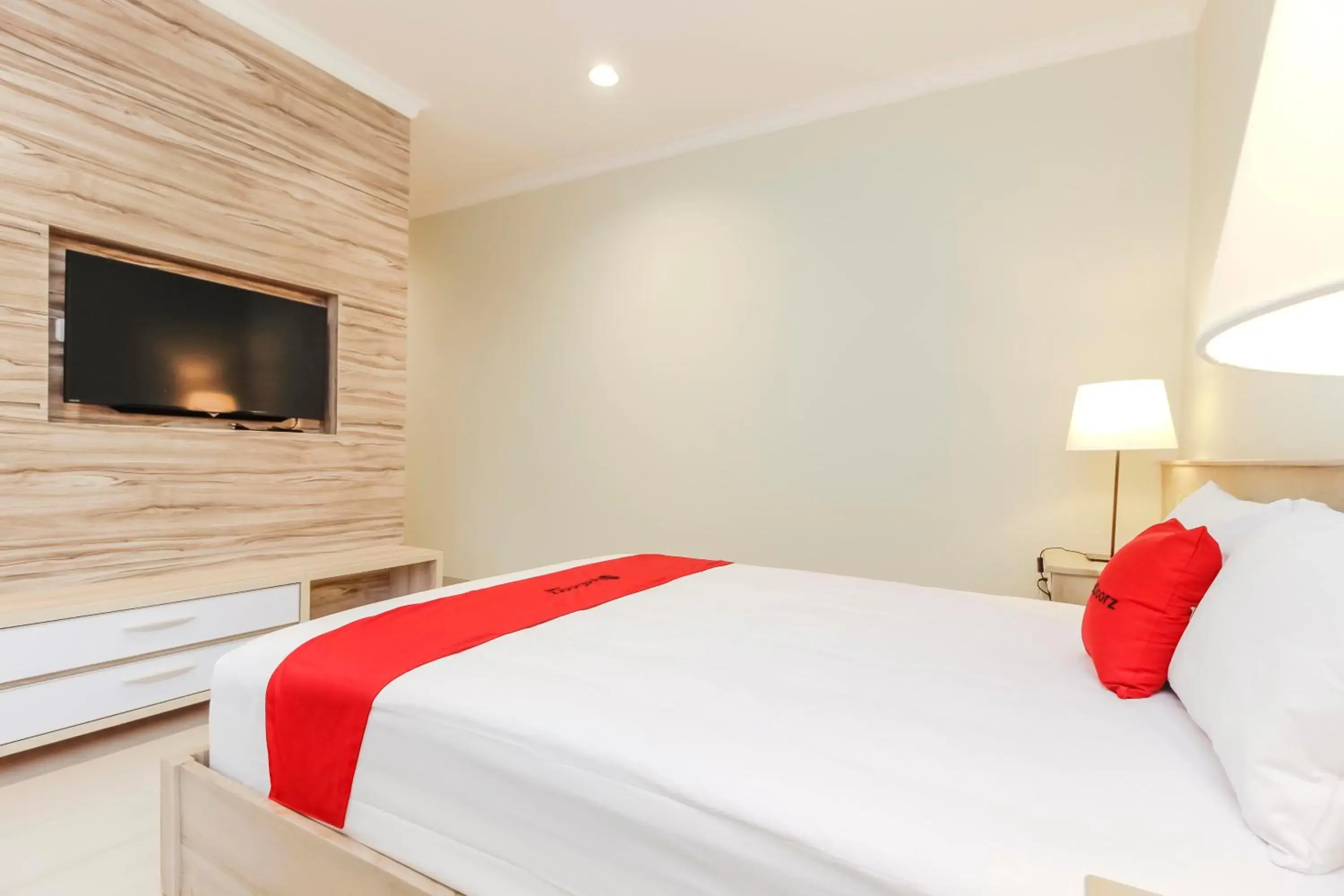 Bedroom, Bed in RedDoorz Premium near Ragunan Zoo 2 Bedroom, Bed in RedDoorz Premium near Ragunan Zoo 2