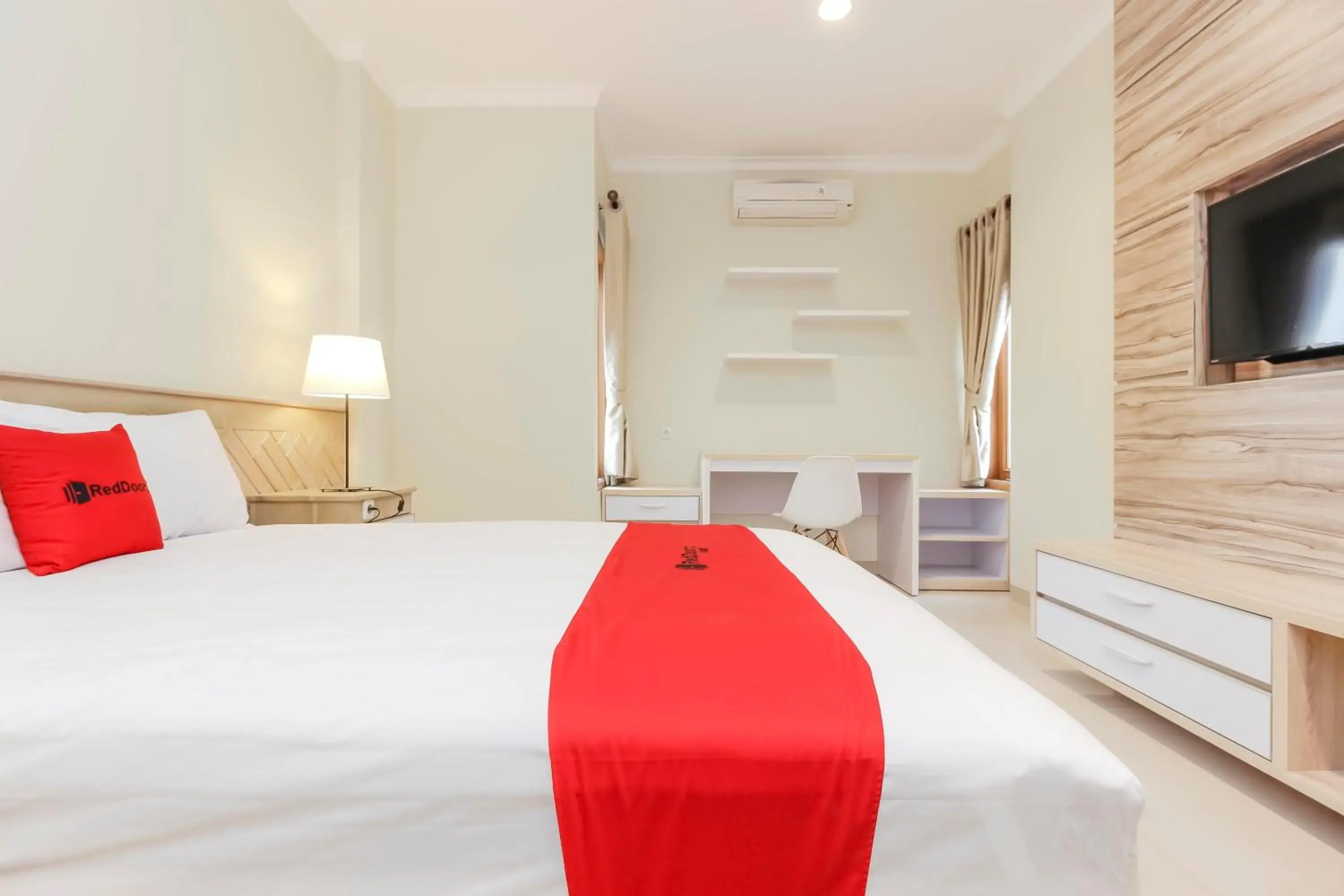 Bedroom, Bed in RedDoorz Premium near Ragunan Zoo 2 Bedroom, Bed in RedDoorz Premium near Ragunan Zoo 2