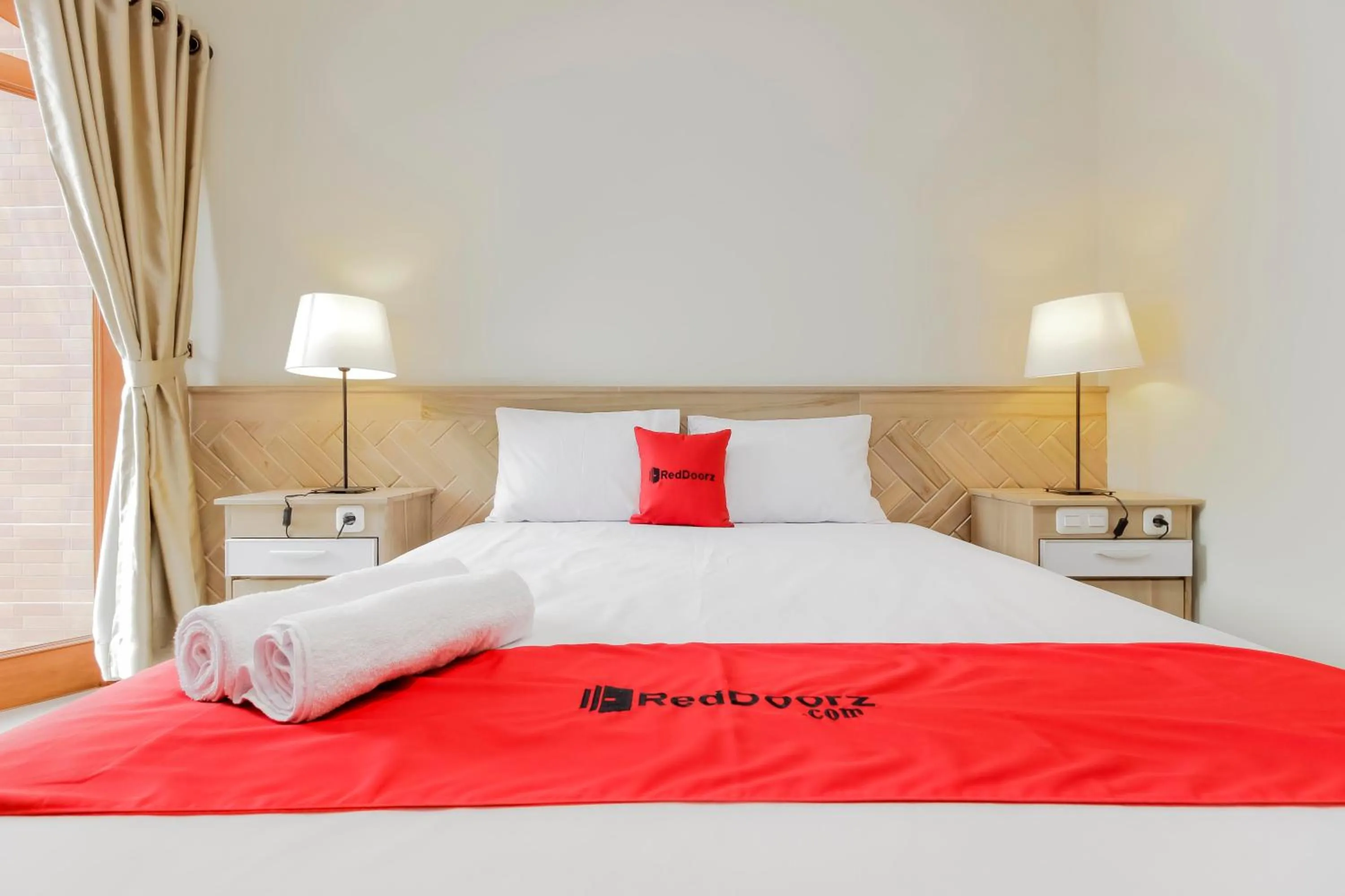 Bedroom, Bed in RedDoorz Premium near Ragunan Zoo 2