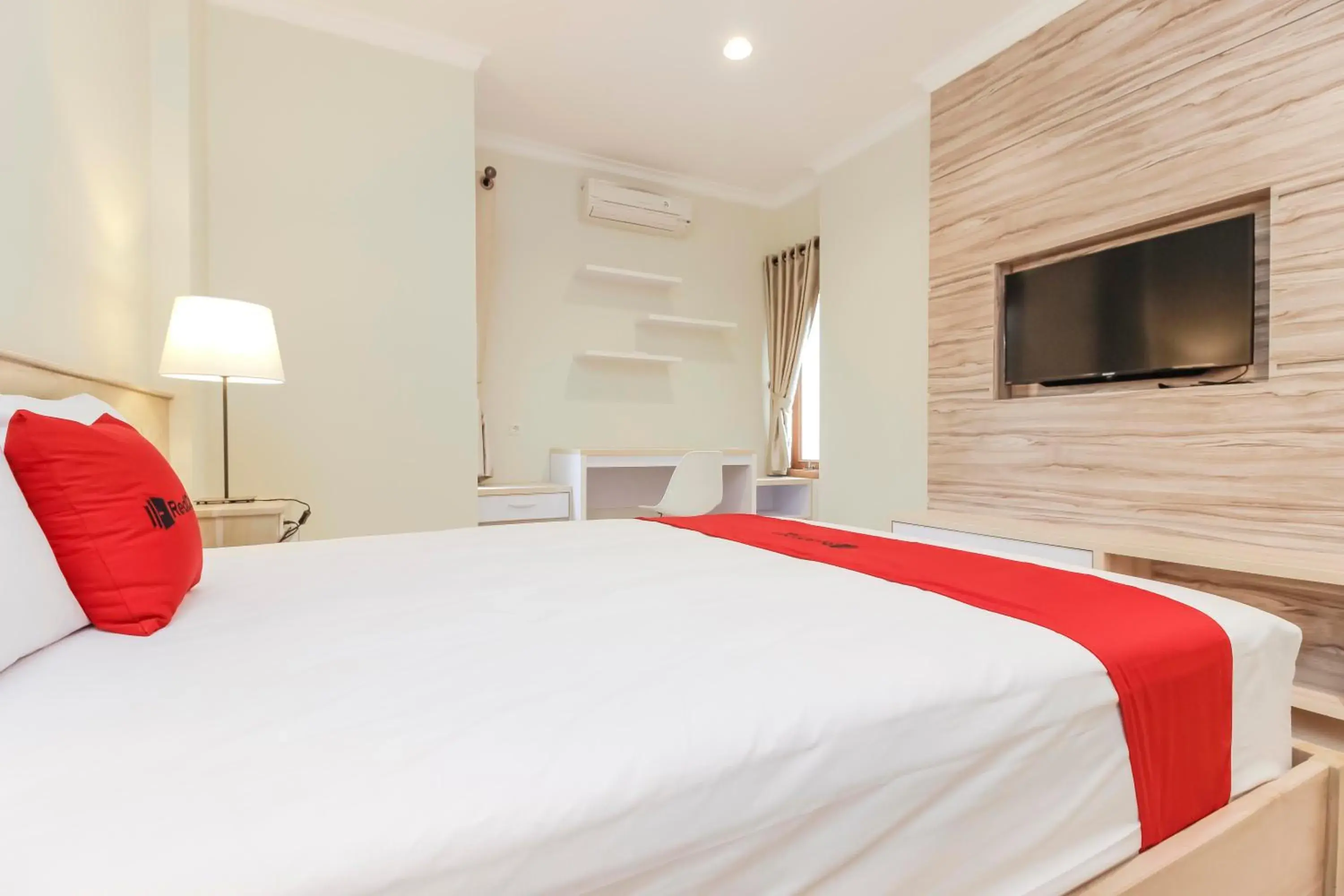 Bedroom, Bed in RedDoorz Premium near Ragunan Zoo 2 Bedroom, Bed in RedDoorz Premium near Ragunan Zoo 2