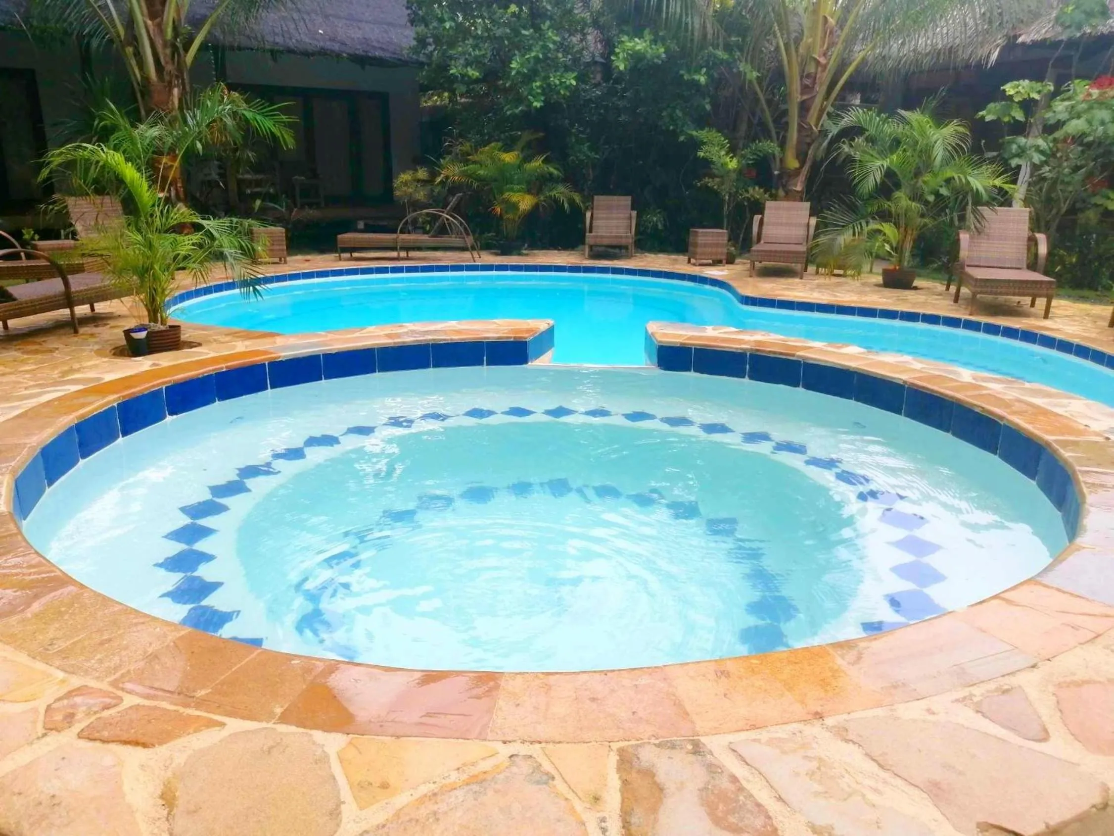 Restaurant/places to eat in Romantic Beach Villas