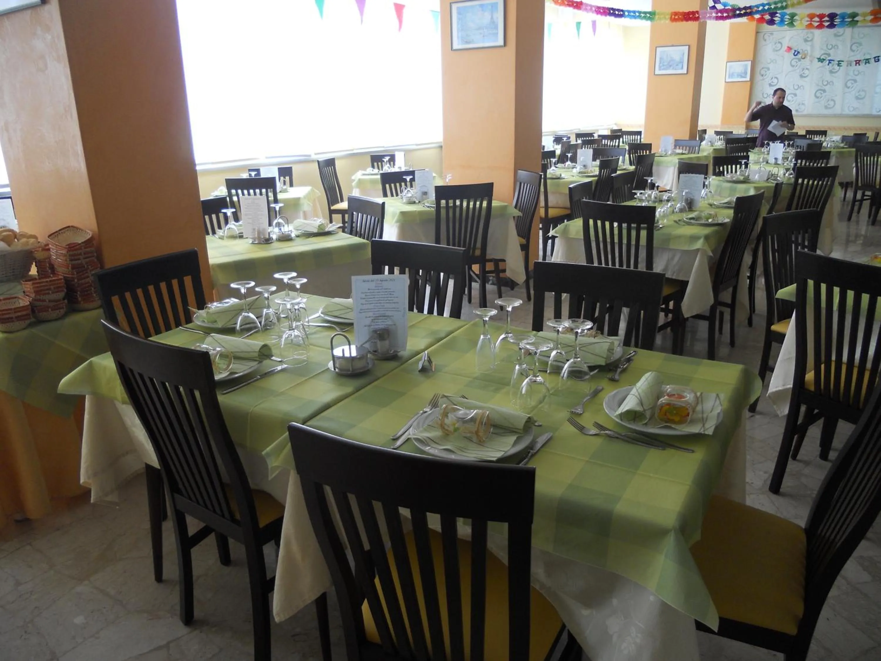 Restaurant/places to eat in Hotel Colombo